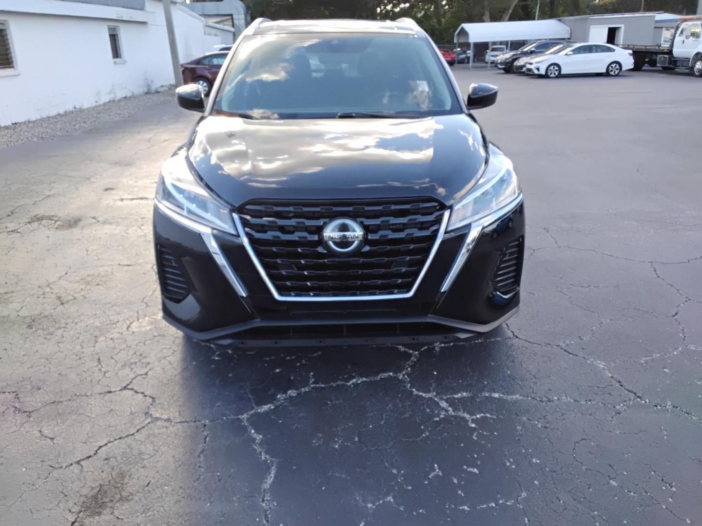 2021 BLACK /Grey Nissan Kicks SV (3N1CP5CV1ML) with an 1.6L L4 engine, CVT transmission, located at 6112 N Florida Avenue, Tampa, FL, 33604, (888) 521-5131, 27.954929, -82.459534 - 499$ DOWN PLUS TAX & TAG. - Photo#1