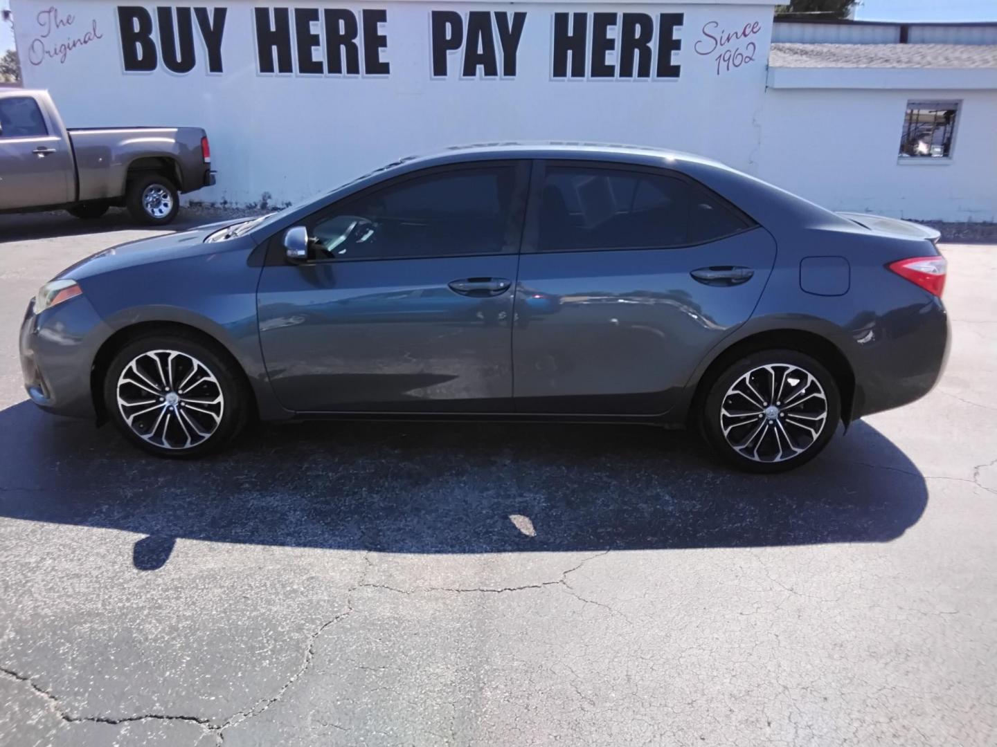 2015 GRAY /Grey Toyota Corolla L 4-Speed AT (2T1BURHEXFC) with an 1.8L L4 DOHC 16V engine, 4-Speed Automatic transmission, located at 6112 N Florida Avenue, Tampa, FL, 33604, (888) 521-5131, 27.954929, -82.459534 - 499$ DOWN PLUS TAX & TAG. - Photo#0