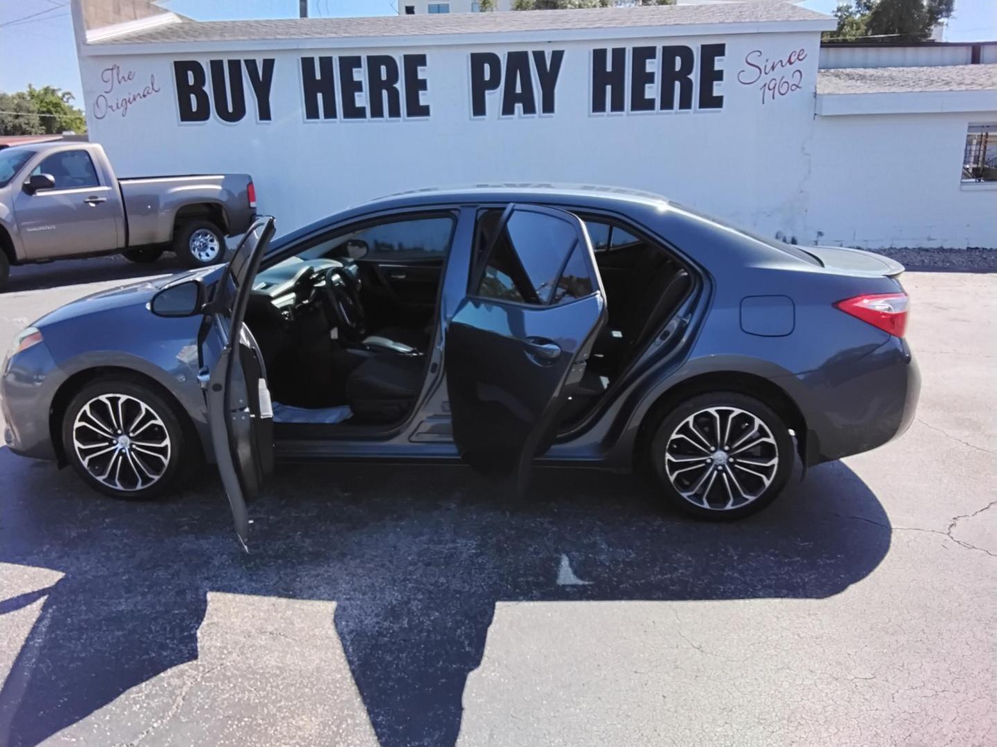 2015 GRAY /Grey Toyota Corolla L 4-Speed AT (2T1BURHEXFC) with an 1.8L L4 DOHC 16V engine, 4-Speed Automatic transmission, located at 6112 N Florida Avenue, Tampa, FL, 33604, (888) 521-5131, 27.954929, -82.459534 - 499$ DOWN PLUS TAX & TAG. - Photo#2