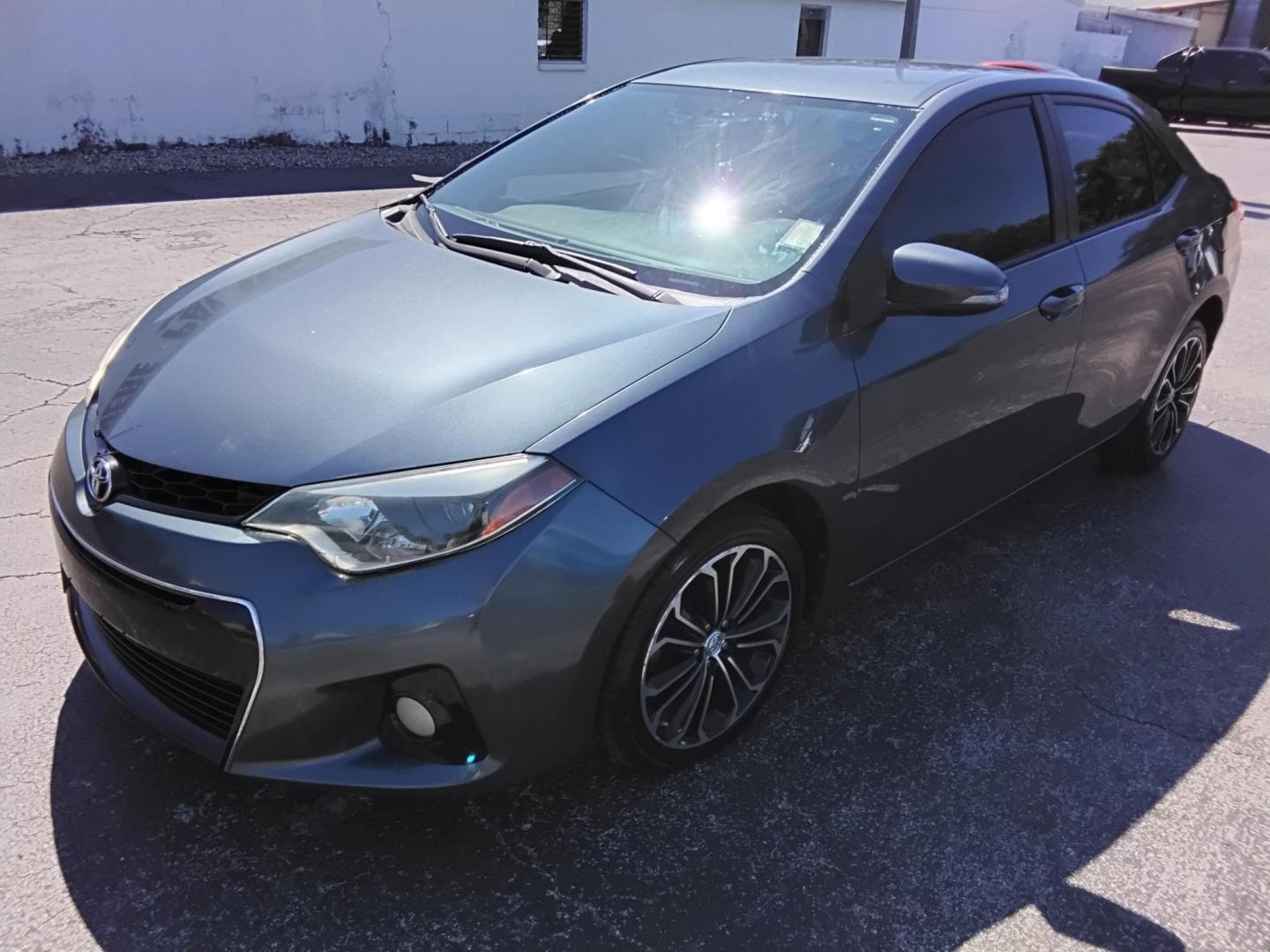 2015 GRAY /Grey Toyota Corolla L 4-Speed AT (2T1BURHEXFC) with an 1.8L L4 DOHC 16V engine, 4-Speed Automatic transmission, located at 6112 N Florida Avenue, Tampa, FL, 33604, (888) 521-5131, 27.954929, -82.459534 - 499$ DOWN PLUS TAX & TAG. - Photo#5