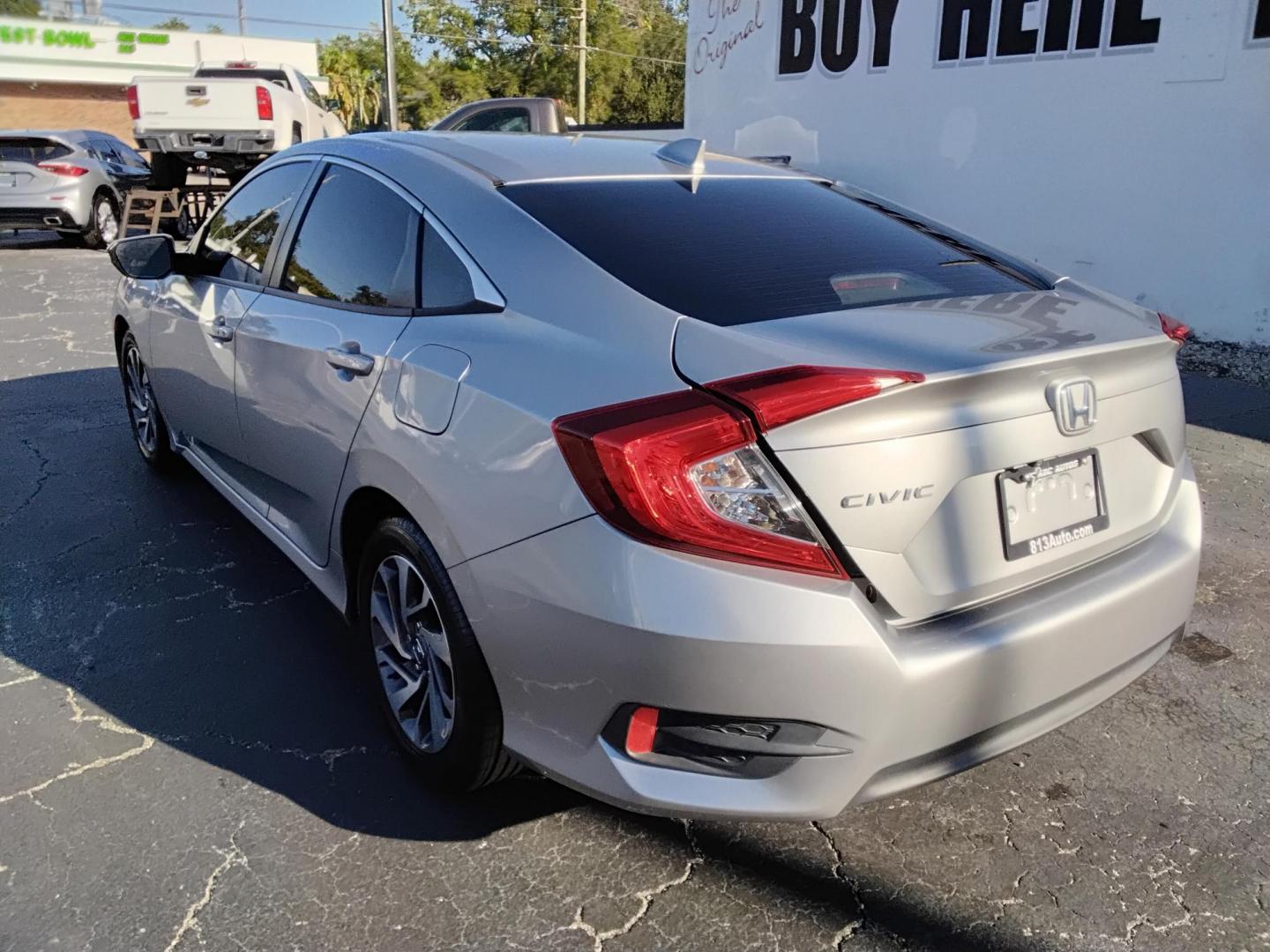 2018 GRAY /Grey Honda Civic EX Sedan CVT (19XFC2F71JE) with an 2.0L L4 DOHC 16V engine, CVT transmission, located at 6112 N Florida Avenue, Tampa, FL, 33604, (888) 521-5131, 27.954929, -82.459534 - 499$ down plus tax & tag. - Photo#5