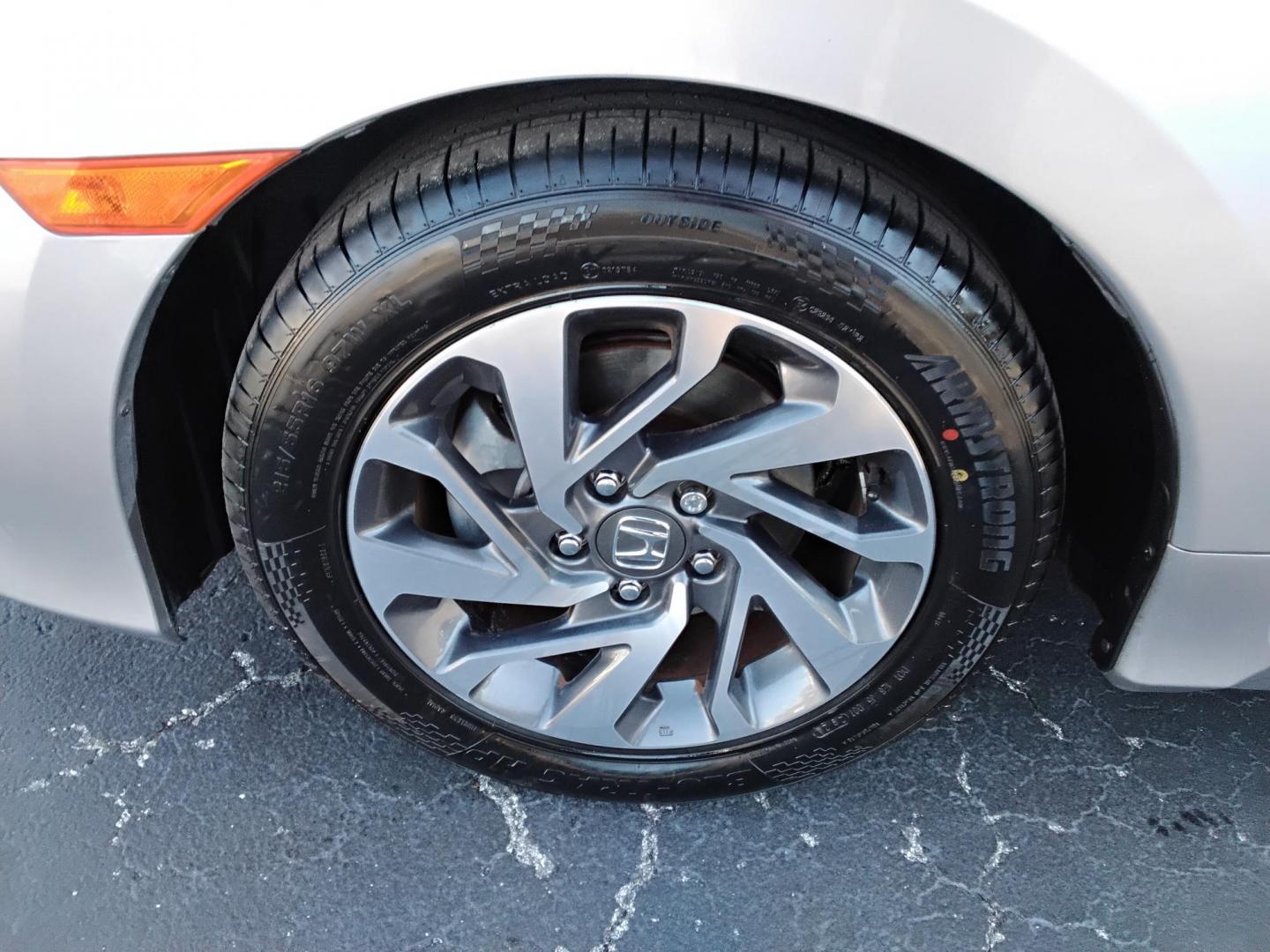 2018 GRAY /Grey Honda Civic EX Sedan CVT (19XFC2F71JE) with an 2.0L L4 DOHC 16V engine, CVT transmission, located at 6112 N Florida Avenue, Tampa, FL, 33604, (888) 521-5131, 27.954929, -82.459534 - 499$ down plus tax & tag. - Photo#15