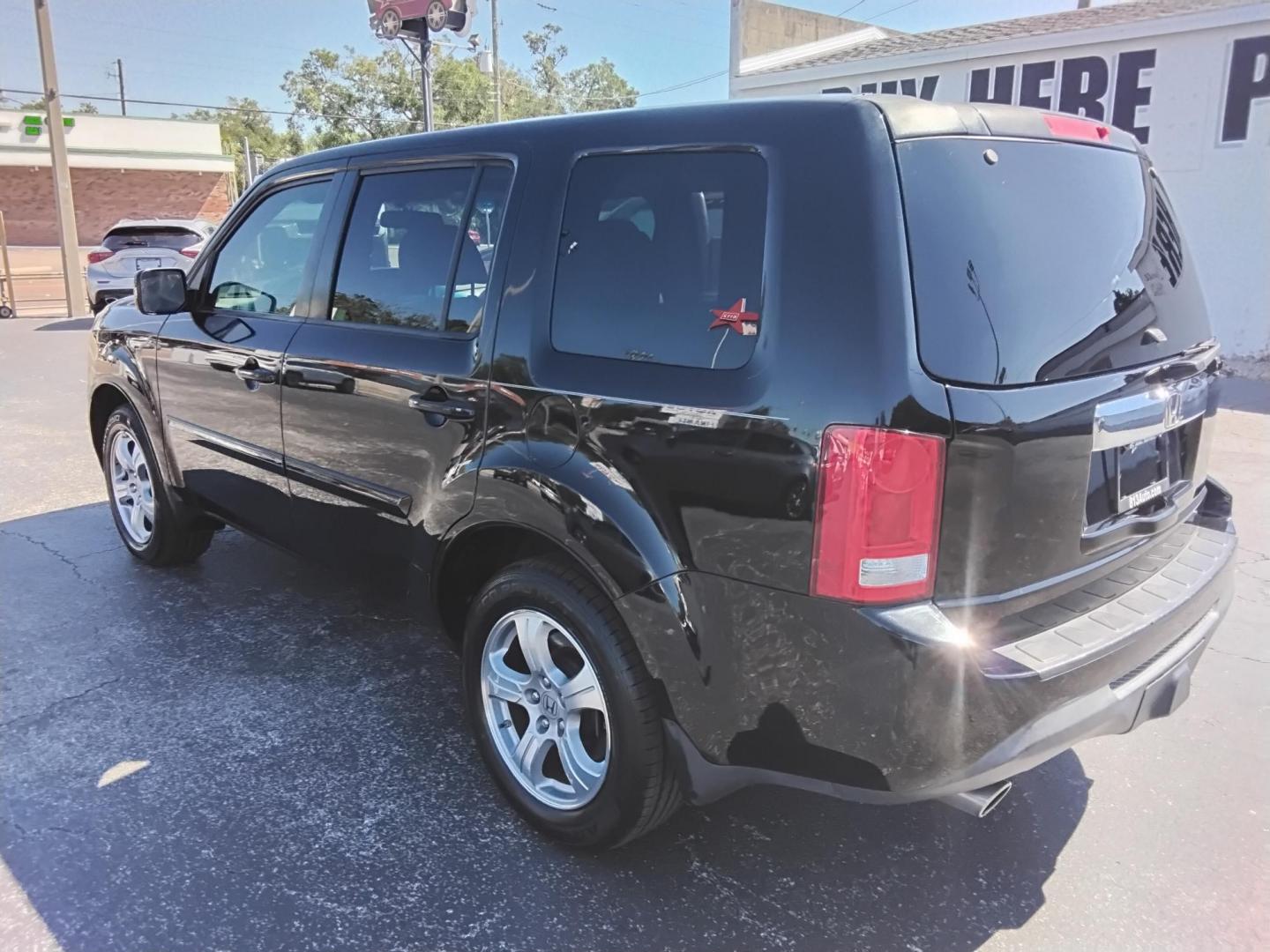 2015 BLACK /Grey Honda Pilot EX-L 4WD 5-Spd AT (5FNYF4H59FB) with an 3.5L V6 SOHC 24V engine, 5-Speed Automatic transmission, located at 6112 N Florida Avenue, Tampa, FL, 33604, (888) 521-5131, 27.954929, -82.459534 - 499$ DOWN PLUS TAX & TAG. - Photo#5