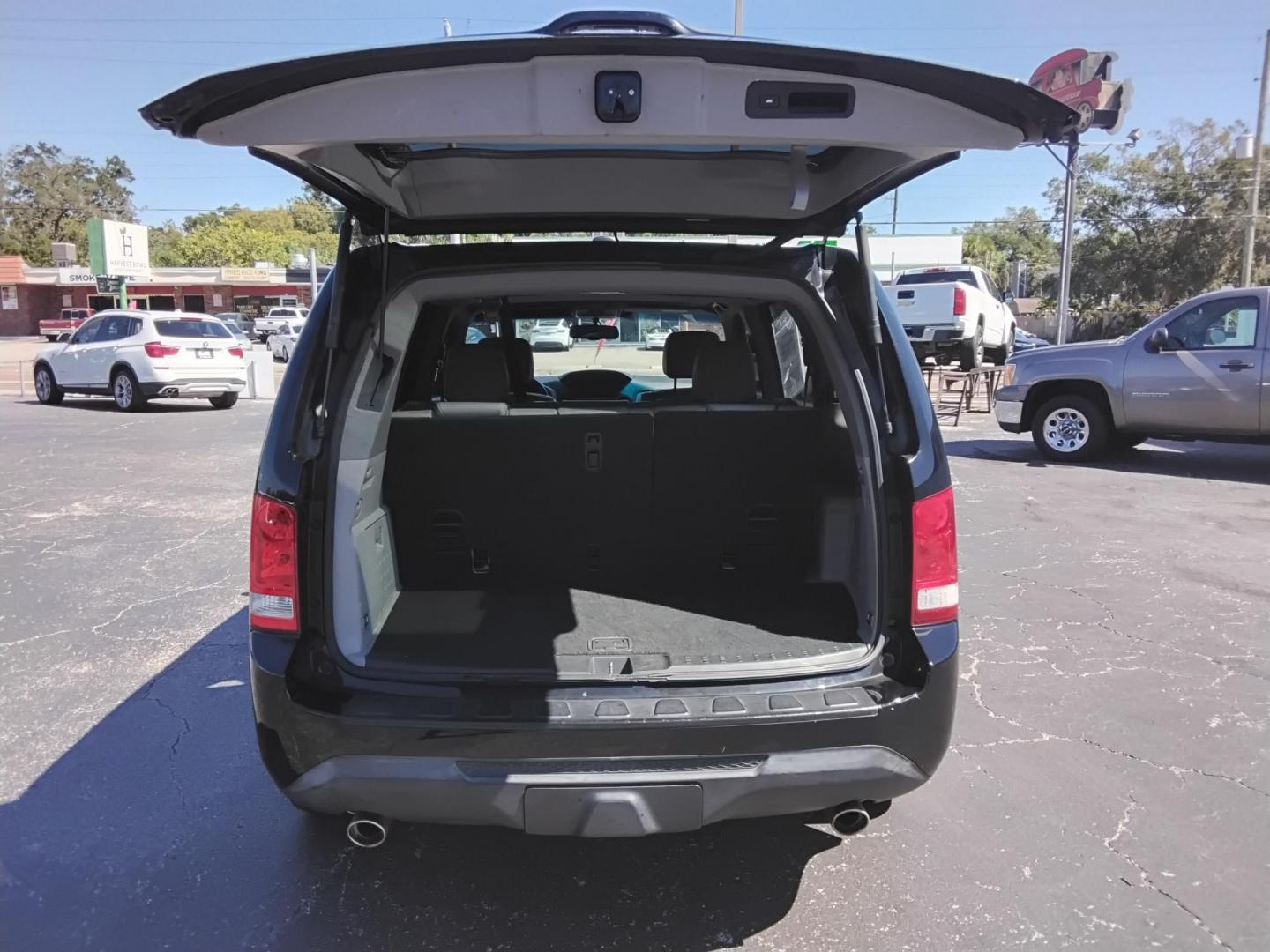 2015 BLACK /Grey Honda Pilot EX-L 4WD 5-Spd AT (5FNYF4H59FB) with an 3.5L V6 SOHC 24V engine, 5-Speed Automatic transmission, located at 6112 N Florida Avenue, Tampa, FL, 33604, (888) 521-5131, 27.954929, -82.459534 - 499$ DOWN PLUS TAX & TAG. - Photo#9