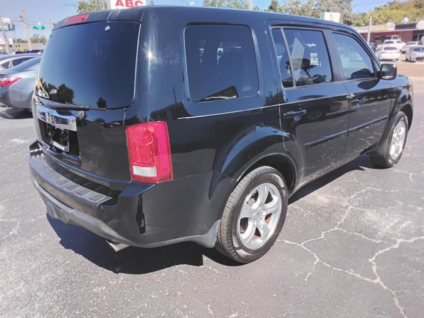 2015 BLACK /Grey Honda Pilot EX-L 4WD 5-Spd AT (5FNYF4H59FB) with an 3.5L V6 SOHC 24V engine, 5-Speed Automatic transmission, located at 6112 N Florida Avenue, Tampa, FL, 33604, (888) 521-5131, 27.954929, -82.459534 - 499$ DOWN PLUS TAX & TAG. - Photo#7