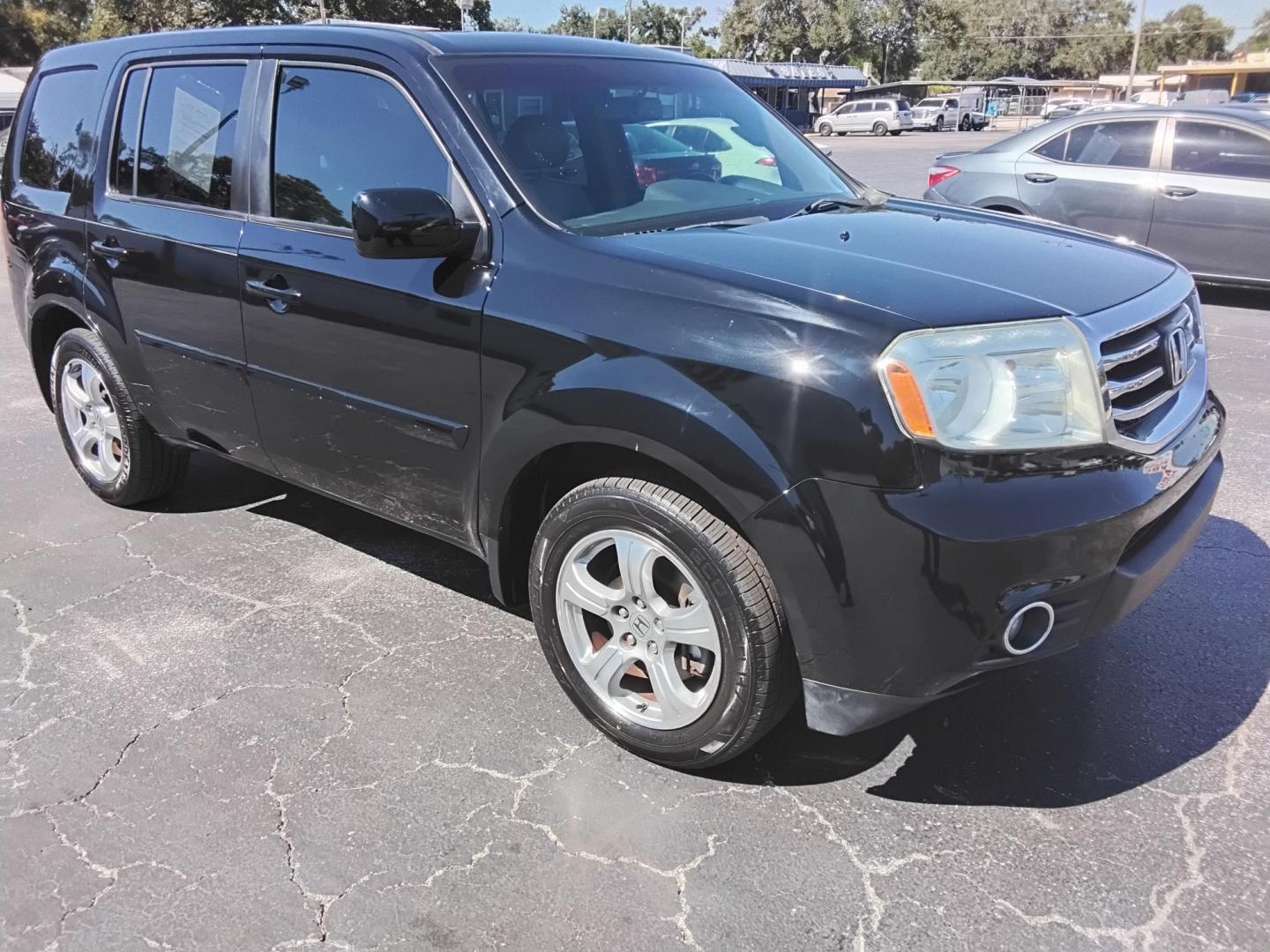 2015 BLACK /Grey Honda Pilot EX-L 4WD 5-Spd AT (5FNYF4H59FB) with an 3.5L V6 SOHC 24V engine, 5-Speed Automatic transmission, located at 6112 N Florida Avenue, Tampa, FL, 33604, (888) 521-5131, 27.954929, -82.459534 - 499$ DOWN PLUS TAX & TAG. - Photo#4