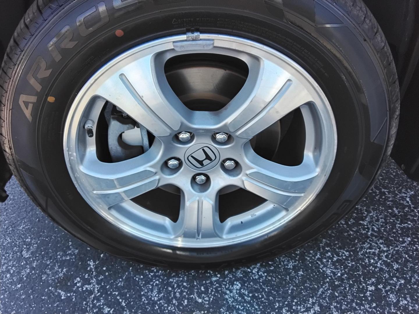 2015 BLACK /Grey Honda Pilot EX-L 4WD 5-Spd AT (5FNYF4H59FB) with an 3.5L V6 SOHC 24V engine, 5-Speed Automatic transmission, located at 6112 N Florida Avenue, Tampa, FL, 33604, (888) 521-5131, 27.954929, -82.459534 - 499$ DOWN PLUS TAX & TAG. - Photo#18