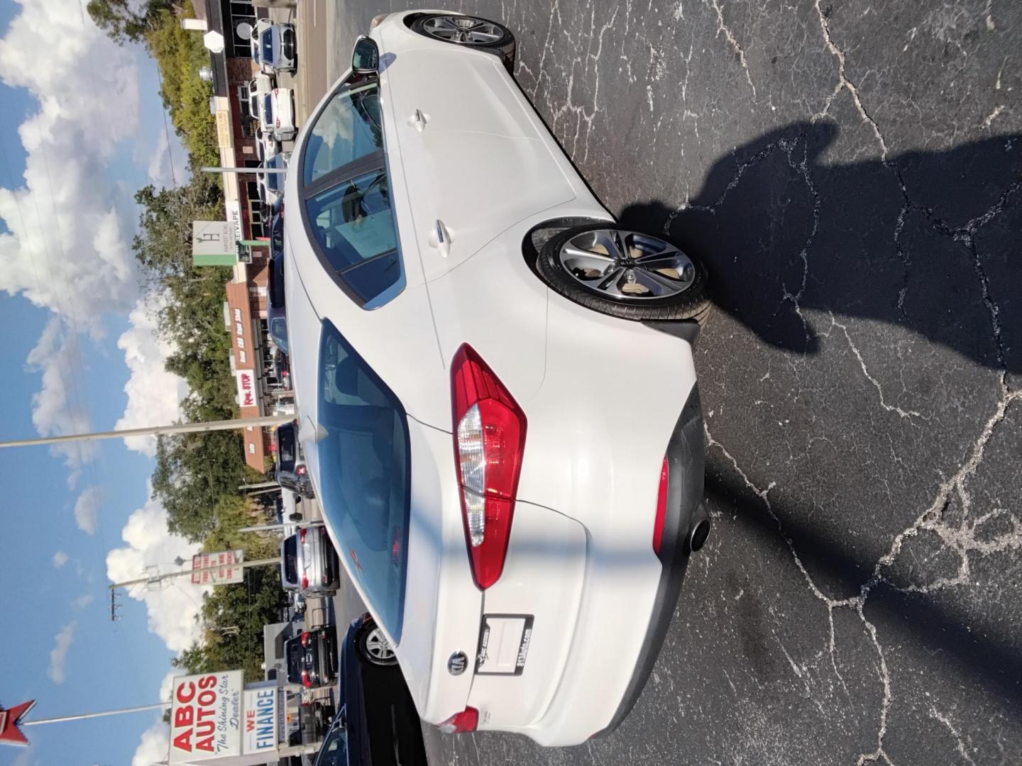 2016 White /Grey Kia Forte EX (KNAFZ4A85G5) with an 2.0L L4 DOHC 16V engine, 6A transmission, located at 6112 N Florida Avenue, Tampa, FL, 33604, (888) 521-5131, 27.954929, -82.459534 - 499$ DOWN PLUS TAX & TAG. - Photo#9
