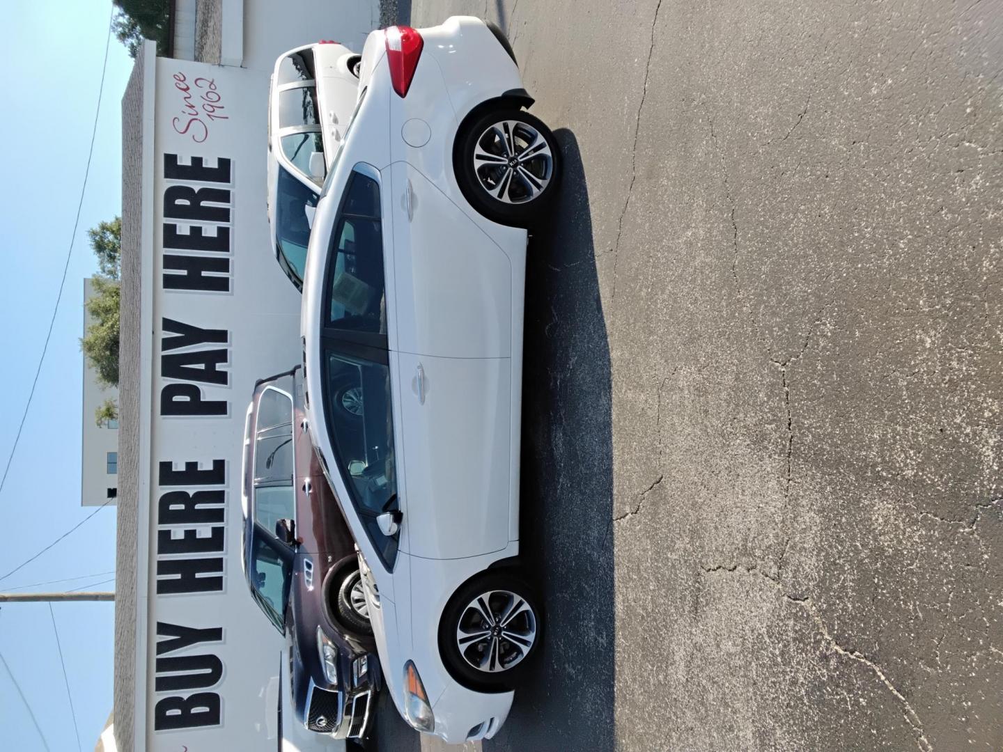 2016 White /Grey Kia Forte EX (KNAFZ4A85G5) with an 2.0L L4 DOHC 16V engine, 6A transmission, located at 6112 N Florida Avenue, Tampa, FL, 33604, (888) 521-5131, 27.954929, -82.459534 - 499$ DOWN PLUS TAX & TAG. - Photo#0