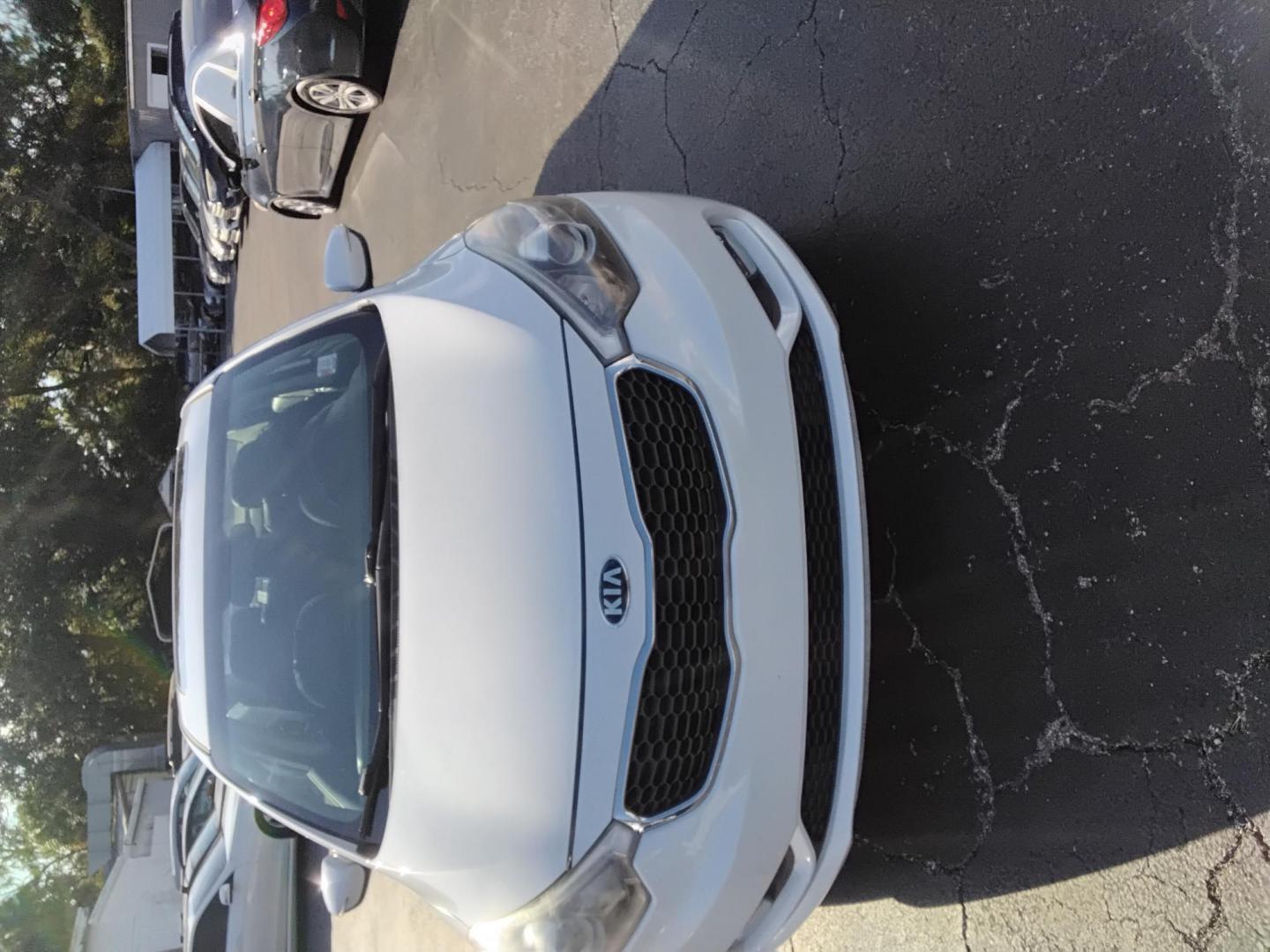 2016 White /Grey Kia Forte EX (KNAFZ4A85G5) with an 2.0L L4 DOHC 16V engine, 6A transmission, located at 6112 N Florida Avenue, Tampa, FL, 33604, (888) 521-5131, 27.954929, -82.459534 - 499$ DOWN PLUS TAX & TAG. - Photo#1