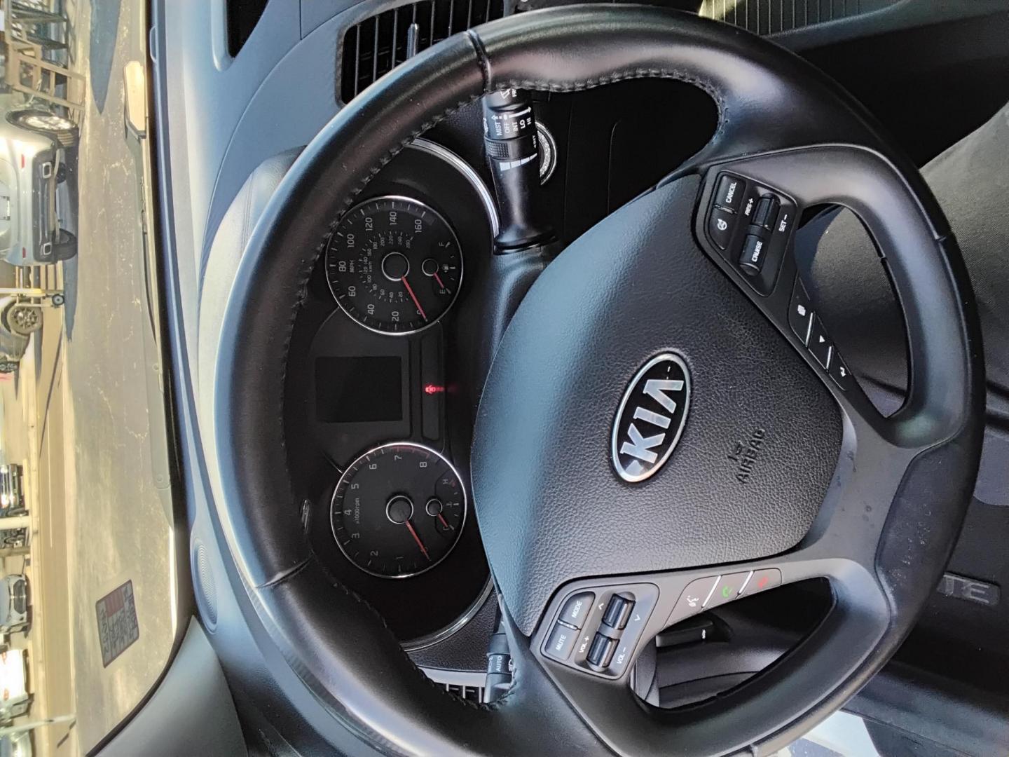 2016 White /Grey Kia Forte EX (KNAFZ4A85G5) with an 2.0L L4 DOHC 16V engine, 6A transmission, located at 6112 N Florida Avenue, Tampa, FL, 33604, (888) 521-5131, 27.954929, -82.459534 - 499$ DOWN PLUS TAX & TAG. - Photo#15