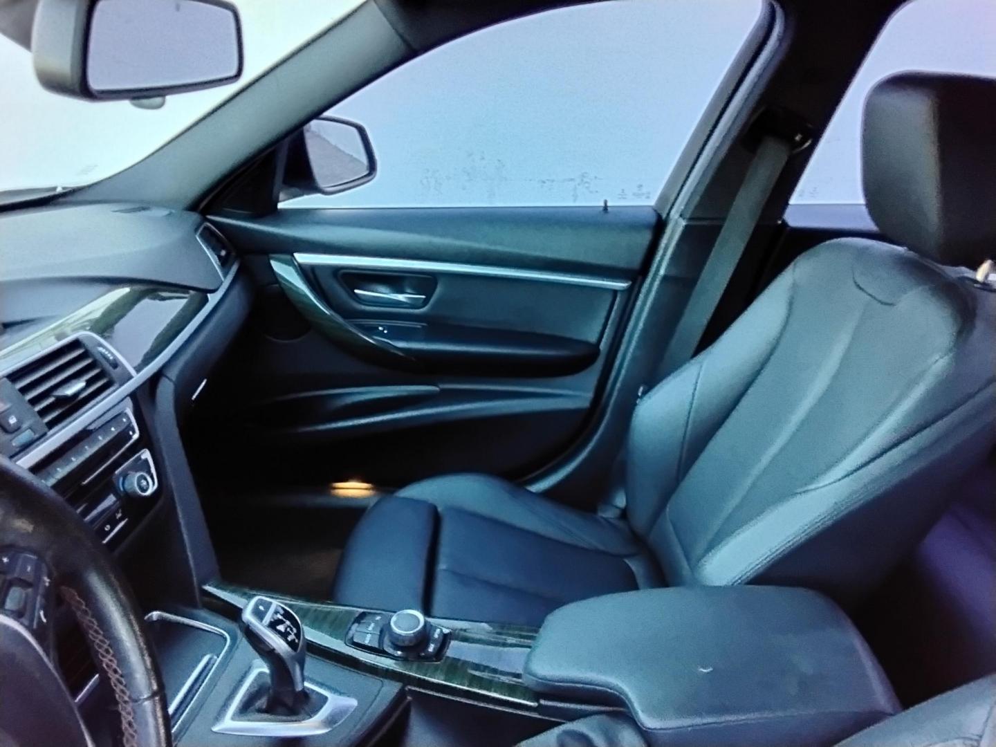 2017 SILVER /Black BMW 3-Series 330i SULEV Sedan (WBA8B9G53HN) with an 3.0L L6 DOHC 24V engine, 8A transmission, located at 6112 N Florida Avenue, Tampa, FL, 33604, (888) 521-5131, 27.954929, -82.459534 - 499$ down plus tax & tag. - Photo#15