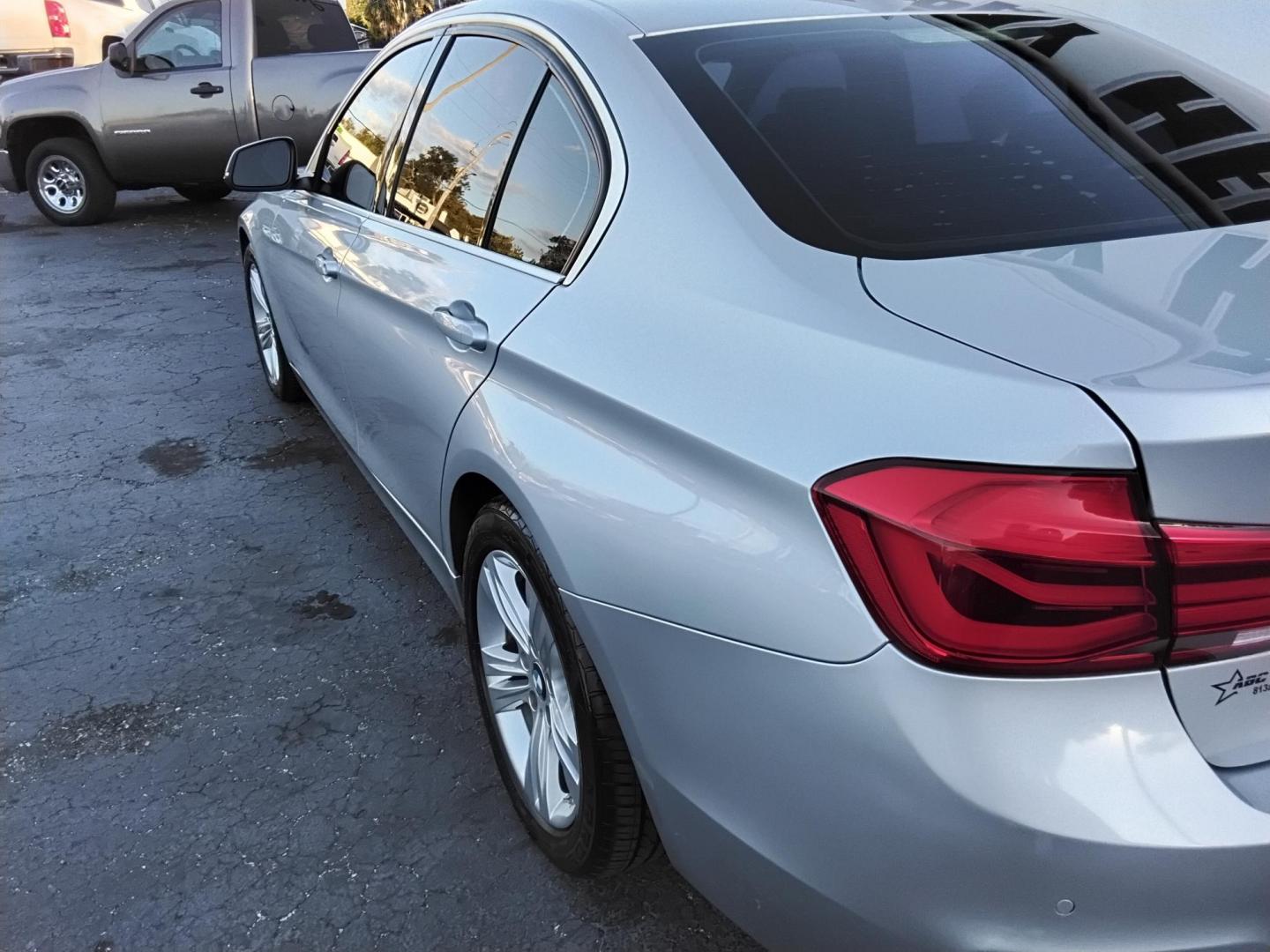 2017 SILVER /Black BMW 3-Series 330i SULEV Sedan (WBA8B9G53HN) with an 3.0L L6 DOHC 24V engine, 8A transmission, located at 6112 N Florida Avenue, Tampa, FL, 33604, (888) 521-5131, 27.954929, -82.459534 - 499$ down plus tax & tag. - Photo#4
