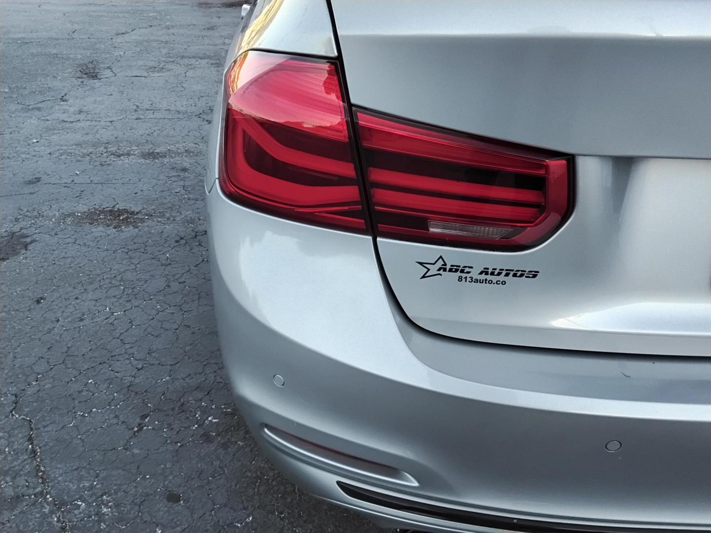 2017 SILVER /Black BMW 3-Series 330i SULEV Sedan (WBA8B9G53HN) with an 3.0L L6 DOHC 24V engine, 8A transmission, located at 6112 N Florida Avenue, Tampa, FL, 33604, (888) 521-5131, 27.954929, -82.459534 - 499$ down plus tax & tag. - Photo#6
