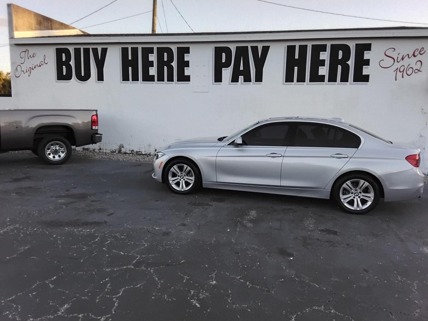 2017 SILVER /Black BMW 3-Series 330i SULEV Sedan (WBA8B9G53HN) with an 3.0L L6 DOHC 24V engine, 8A transmission, located at 6112 N Florida Avenue, Tampa, FL, 33604, (888) 521-5131, 27.954929, -82.459534 - 499$ down plus tax & tag. - Photo#0