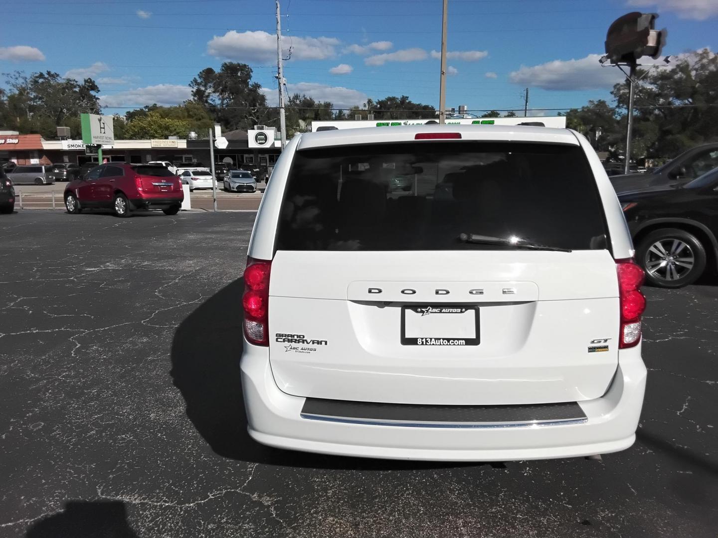 2017 White /Black Dodge Grand Caravan GT (2C4RDGEG0HR) with an 3.6L V6 DOHC 24V engine, 6A transmission, located at 6112 N Florida Avenue, Tampa, FL, 33604, (888) 521-5131, 27.954929, -82.459534 - 499$ down plus tax & tag. - Photo#9