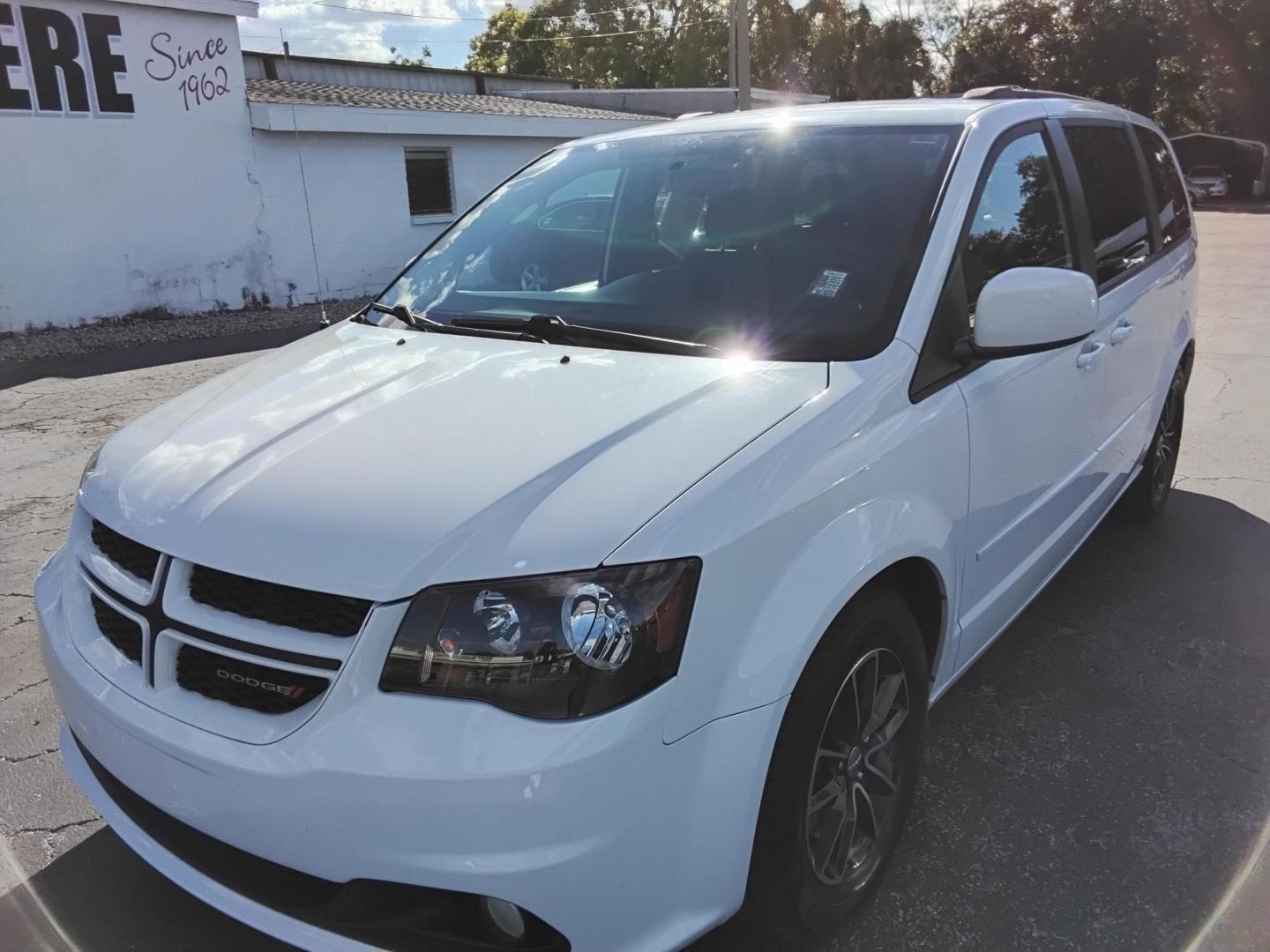 2017 White /Black Dodge Grand Caravan GT (2C4RDGEG0HR) with an 3.6L V6 DOHC 24V engine, 6A transmission, located at 6112 N Florida Avenue, Tampa, FL, 33604, (888) 521-5131, 27.954929, -82.459534 - 499$ down plus tax & tag. - Photo#2