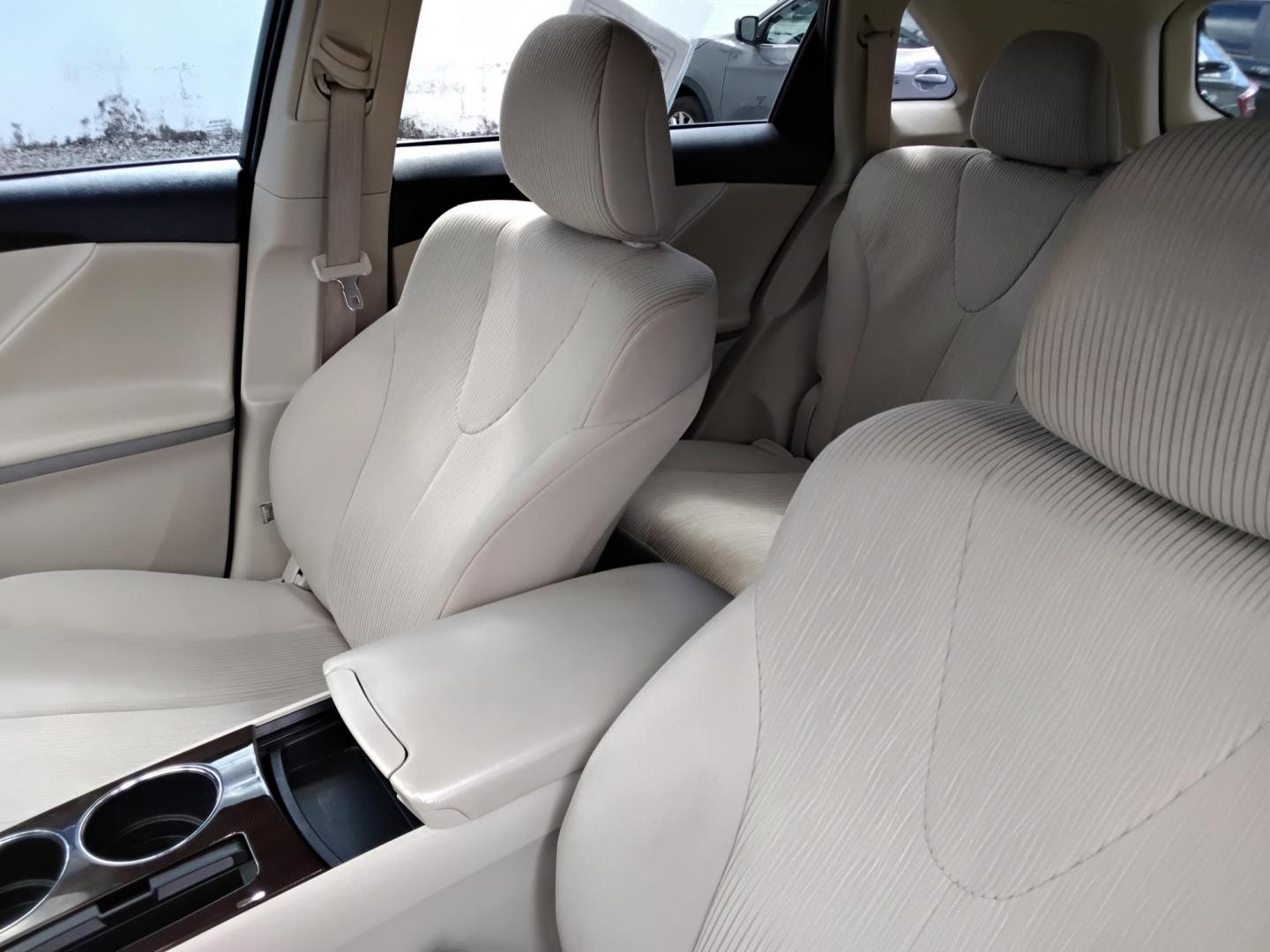 2009 White /Beige Toyota Venza 4X2 I4 (4T3ZE11A59U) with an 2.7L L4 DOHC 16V engine, 6-Speed Automatic transmission, located at 6112 N Florida Avenue, Tampa, FL, 33604, (888) 521-5131, 27.954929, -82.459534 - 499$ down plus tax & tag. - Photo#12