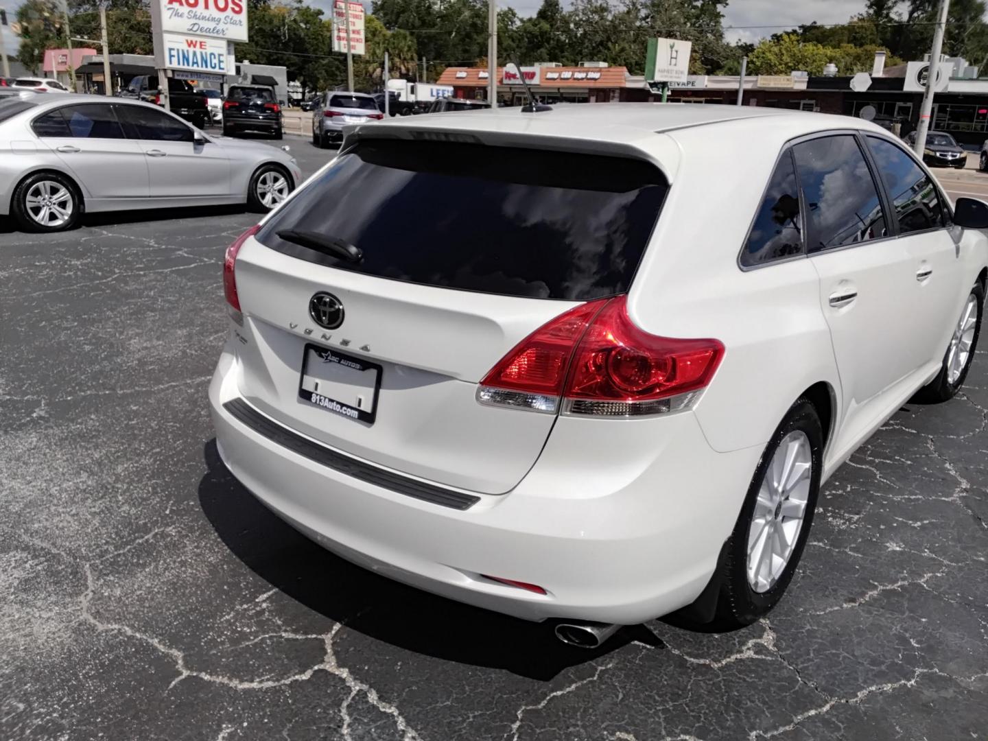 2009 White /Beige Toyota Venza 4X2 I4 (4T3ZE11A59U) with an 2.7L L4 DOHC 16V engine, 6-Speed Automatic transmission, located at 6112 N Florida Avenue, Tampa, FL, 33604, (888) 521-5131, 27.954929, -82.459534 - 499$ down plus tax & tag. - Photo#4