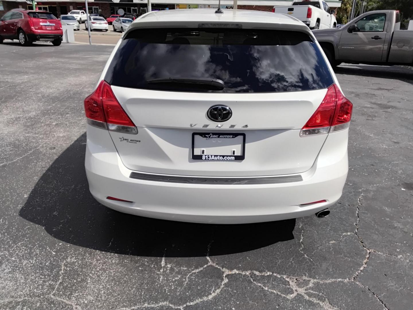 2009 White /Beige Toyota Venza 4X2 I4 (4T3ZE11A59U) with an 2.7L L4 DOHC 16V engine, 6-Speed Automatic transmission, located at 6112 N Florida Avenue, Tampa, FL, 33604, (888) 521-5131, 27.954929, -82.459534 - 499$ down plus tax & tag. - Photo#6