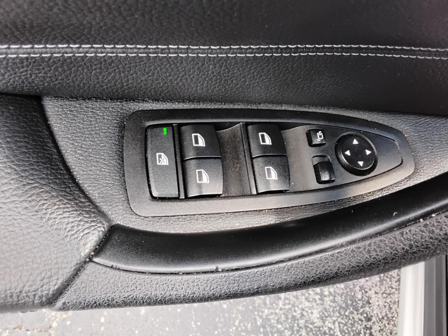 2017 BLACK /Black BMW X1 xDrive28i (WBXHT3C37H5) with an 2.0L L4 DOHC 16V engine, 8A transmission, located at 6112 N Florida Avenue, Tampa, FL, 33604, (888) 521-5131, 27.954929, -82.459534 - 499$ down plus tax & tag. - Photo#20