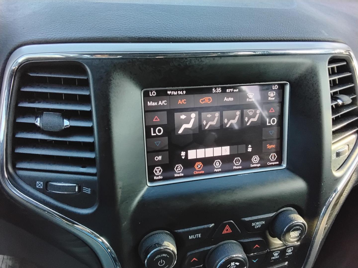 2019 BLACK /Grey Jeep Grand Cherokee Laredo 2WD (1C4RJEAG4KC) with an 3.6L V6 DOHC 24V engine, 8A transmission, located at 6112 N Florida Avenue, Tampa, FL, 33604, (888) 521-5131, 27.954929, -82.459534 - 499$ down plus tax & tag. - Photo#17