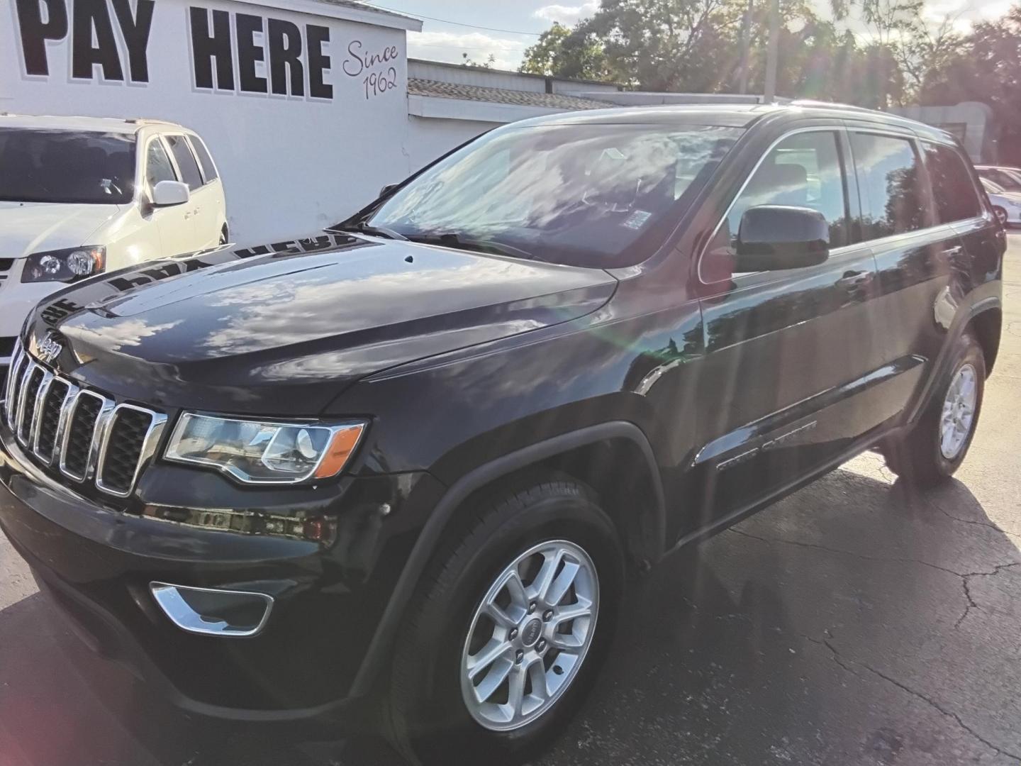 2019 BLACK /Grey Jeep Grand Cherokee Laredo 2WD (1C4RJEAG4KC) with an 3.6L V6 DOHC 24V engine, 8A transmission, located at 6112 N Florida Avenue, Tampa, FL, 33604, (888) 521-5131, 27.954929, -82.459534 - 499$ down plus tax & tag. - Photo#3