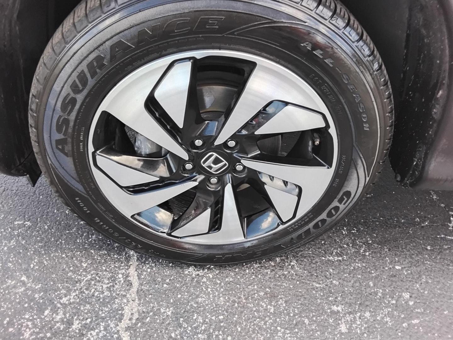 2015 White /Beige Honda CR-V EX-L AWD w/RES (5J6RM4H9XFL) with an 2.4L L4 DOHC 16V engine, Continuously Variable Transmission transmission, located at 6112 N Florida Avenue, Tampa, FL, 33604, (888) 521-5131, 27.954929, -82.459534 - 499$ down plus tax & tag. - Photo#19