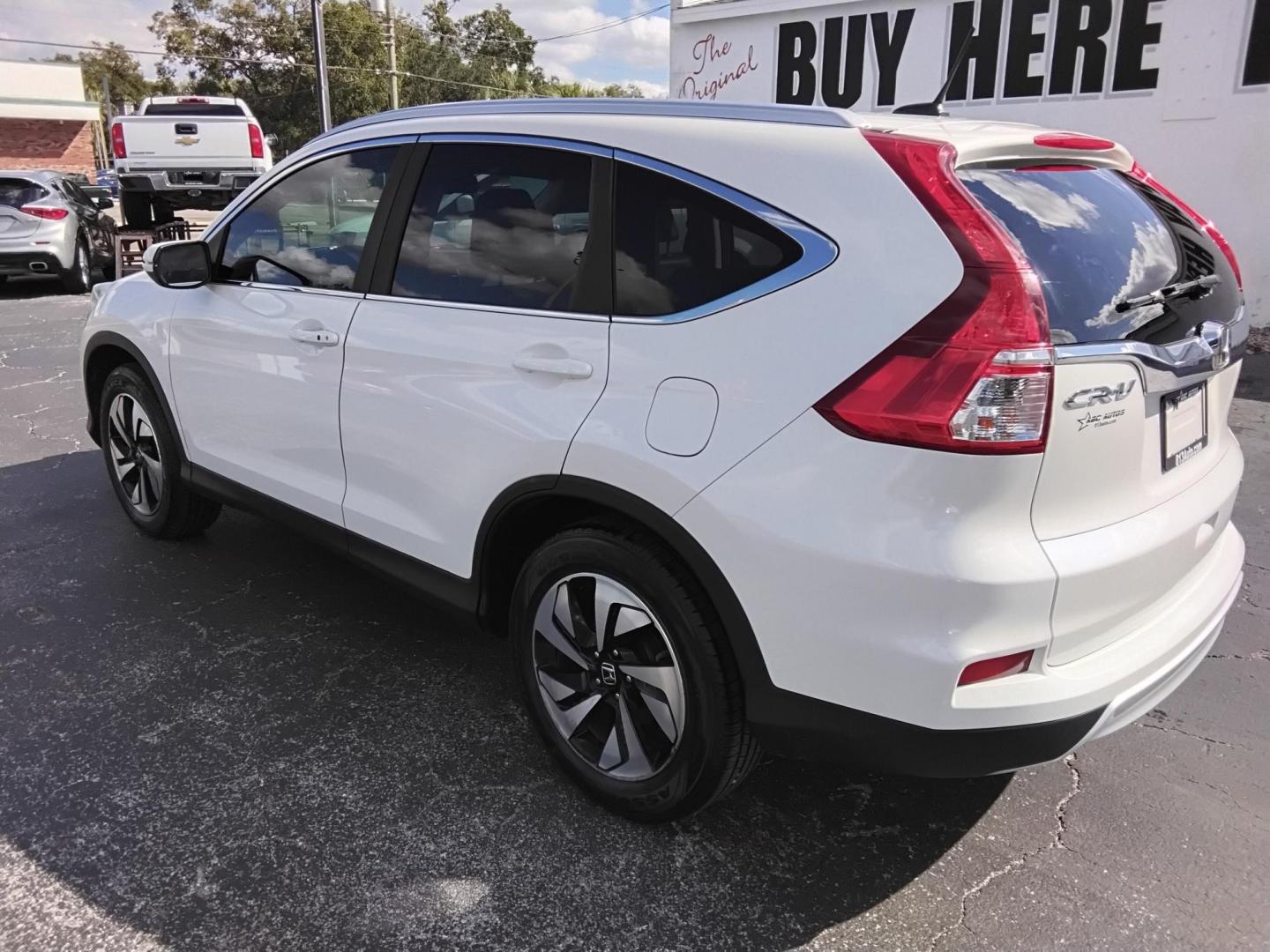 2015 White /Beige Honda CR-V EX-L AWD w/RES (5J6RM4H9XFL) with an 2.4L L4 DOHC 16V engine, Continuously Variable Transmission transmission, located at 6112 N Florida Avenue, Tampa, FL, 33604, (888) 521-5131, 27.954929, -82.459534 - 499$ down plus tax & tag. - Photo#5