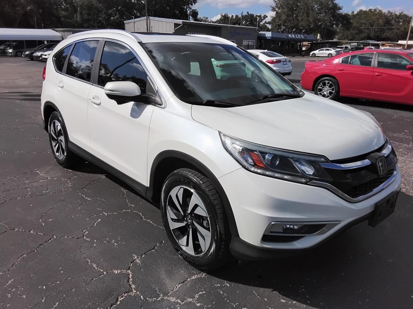 2015 White /Beige Honda CR-V EX-L AWD w/RES (5J6RM4H9XFL) with an 2.4L L4 DOHC 16V engine, Continuously Variable Transmission transmission, located at 6112 N Florida Avenue, Tampa, FL, 33604, (888) 521-5131, 27.954929, -82.459534 - 499$ down plus tax & tag. - Photo#4