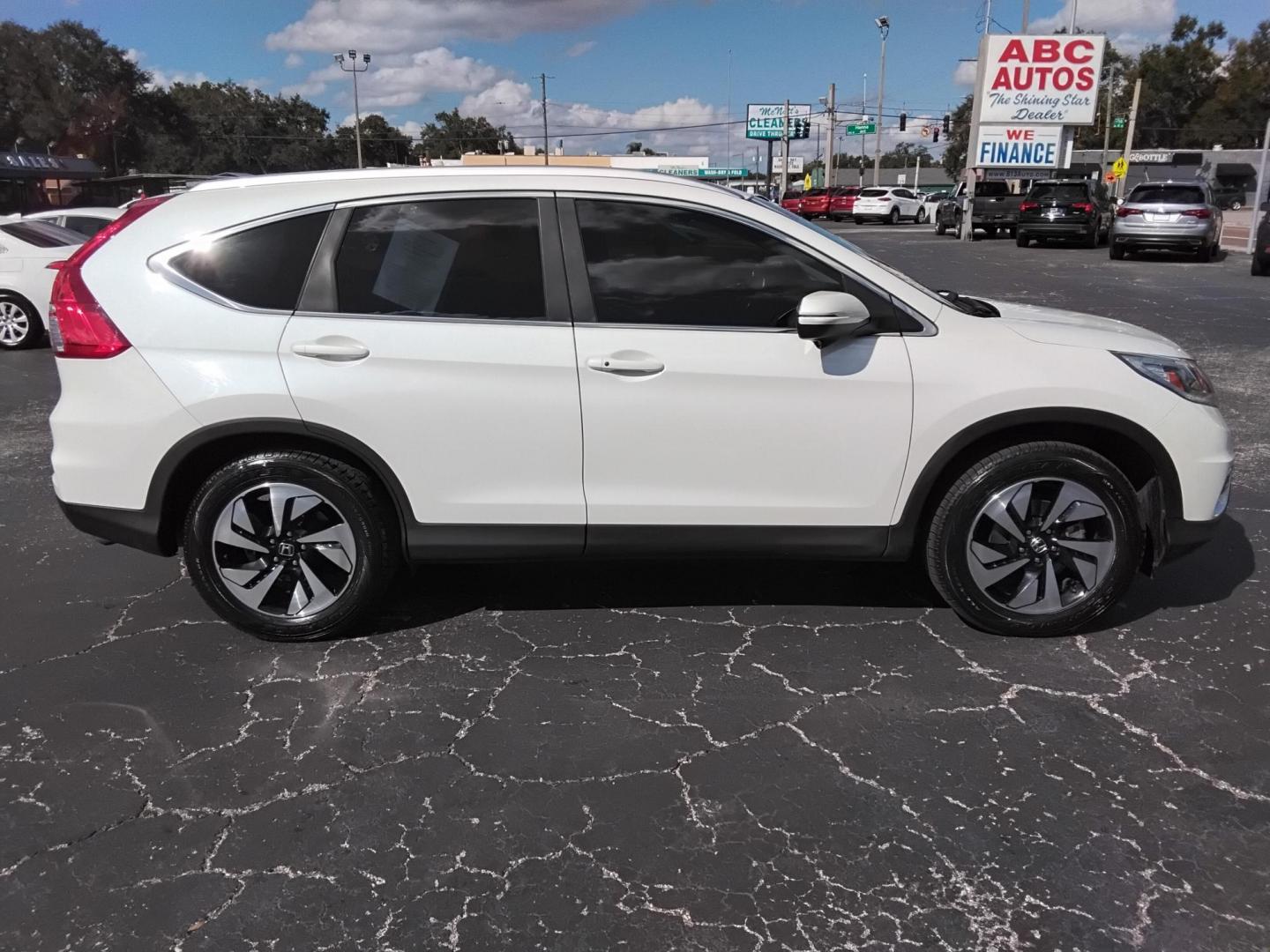 2015 White /Beige Honda CR-V EX-L AWD w/RES (5J6RM4H9XFL) with an 2.4L L4 DOHC 16V engine, Continuously Variable Transmission transmission, located at 6112 N Florida Avenue, Tampa, FL, 33604, (888) 521-5131, 27.954929, -82.459534 - 499$ down plus tax & tag. - Photo#6