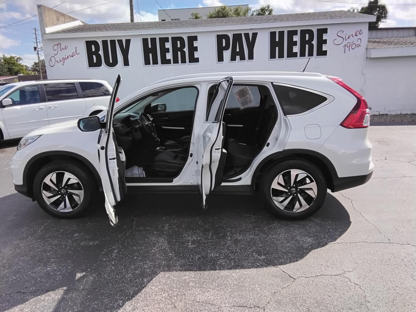 2015 White /Beige Honda CR-V EX-L AWD w/RES (5J6RM4H9XFL) with an 2.4L L4 DOHC 16V engine, Continuously Variable Transmission transmission, located at 6112 N Florida Avenue, Tampa, FL, 33604, (888) 521-5131, 27.954929, -82.459534 - 499$ down plus tax & tag. - Photo#1