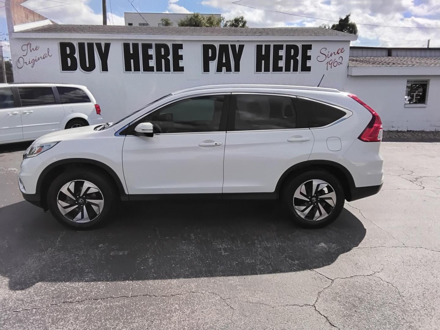 2015 White /Beige Honda CR-V EX-L AWD w/RES (5J6RM4H9XFL) with an 2.4L L4 DOHC 16V engine, Continuously Variable Transmission transmission, located at 6112 N Florida Avenue, Tampa, FL, 33604, (888) 521-5131, 27.954929, -82.459534 - 499$ down plus tax & tag. - Photo#0