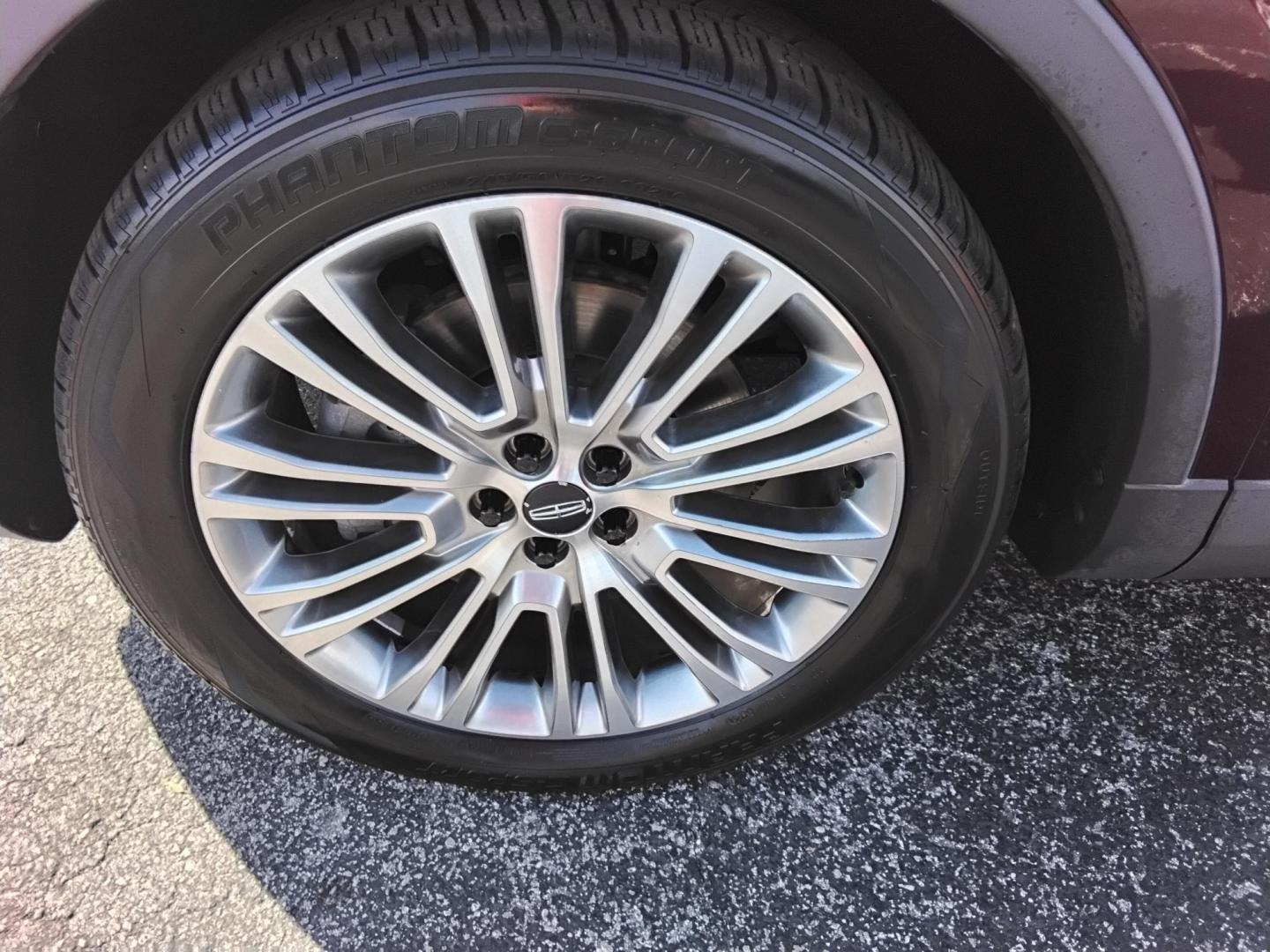 2017 RED LT /Beige Lincoln MKX Reserve (2LMPJ6LR8HB) with an 3.7L V6 DOHC 24V engine, 6A transmission, located at 6112 N Florida Avenue, Tampa, FL, 33604, (888) 521-5131, 27.954929, -82.459534 - 499$ DOWN PLUS TAX & TAG. - Photo#21