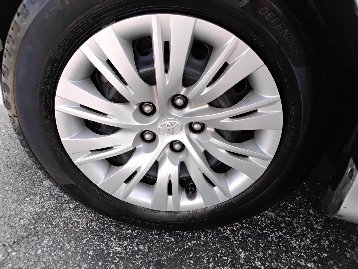 2012 GRAY /Grey Toyota Camry Hybrid LE (4T1BD1FK9CU) with an 2.5L L4 DOHC 16V HYBRID engine, Continuously Variable Transmission transmission, located at 6112 N Florida Avenue, Tampa, FL, 33604, (888) 521-5131, 27.954929, -82.459534 - 499$ DOWN PLUS TAX & TAG. - Photo#14