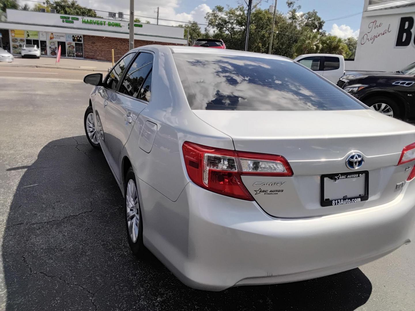 2012 GRAY /Grey Toyota Camry Hybrid LE (4T1BD1FK9CU) with an 2.5L L4 DOHC 16V HYBRID engine, Continuously Variable Transmission transmission, located at 6112 N Florida Avenue, Tampa, FL, 33604, (888) 521-5131, 27.954929, -82.459534 - 499$ DOWN PLUS TAX & TAG. - Photo#5