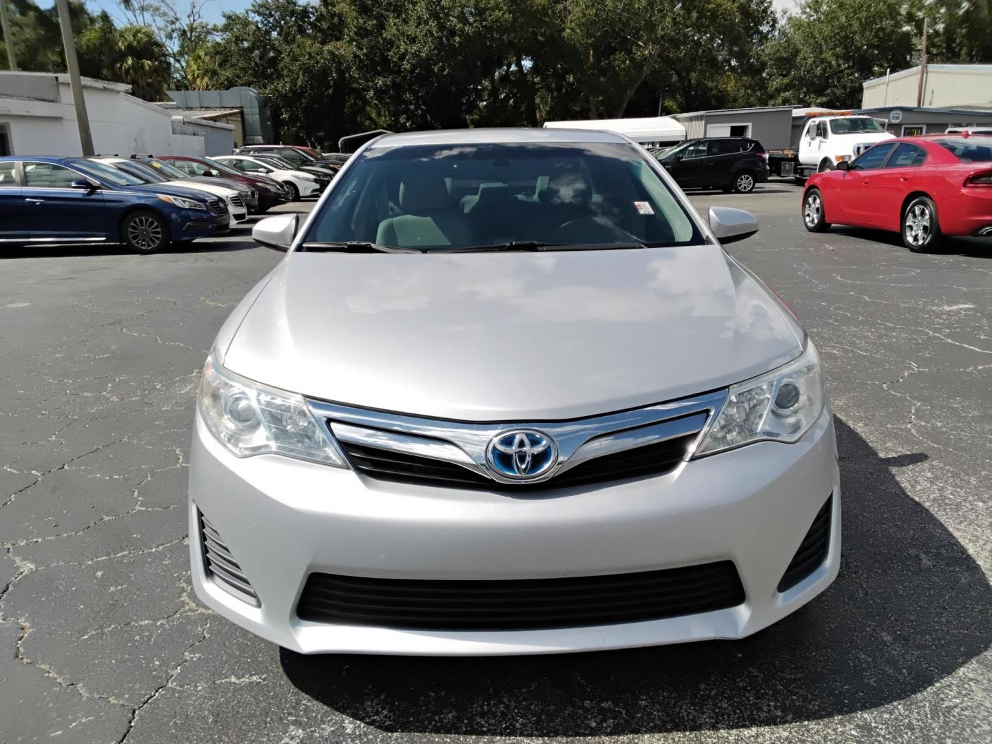 2012 GRAY /Grey Toyota Camry Hybrid LE (4T1BD1FK9CU) with an 2.5L L4 DOHC 16V HYBRID engine, Continuously Variable Transmission transmission, located at 6112 N Florida Avenue, Tampa, FL, 33604, (888) 521-5131, 27.954929, -82.459534 - 499$ DOWN PLUS TAX & TAG. - Photo#3