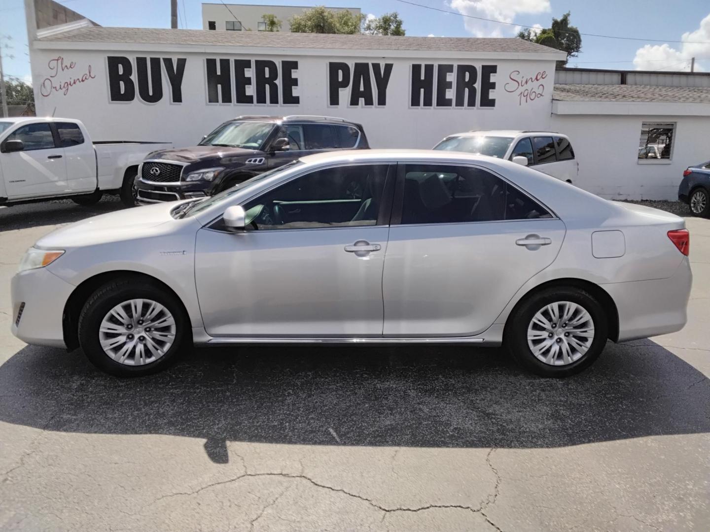 2012 GRAY /Grey Toyota Camry Hybrid LE (4T1BD1FK9CU) with an 2.5L L4 DOHC 16V HYBRID engine, Continuously Variable Transmission transmission, located at 6112 N Florida Avenue, Tampa, FL, 33604, (888) 521-5131, 27.954929, -82.459534 - 499$ DOWN PLUS TAX & TAG. - Photo#0