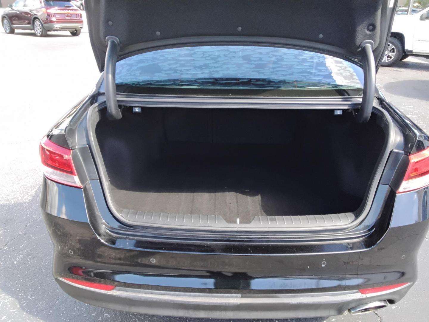 2018 BLACK /Grey Kia Optima LX (5XXGT4L35JG) with an 2.4L L4 DOHC 16V engine, 6A transmission, located at 6112 N Florida Avenue, Tampa, FL, 33604, (888) 521-5131, 27.954929, -82.459534 - 499$ DOWN PLUS TAX & TAG. - Photo#7