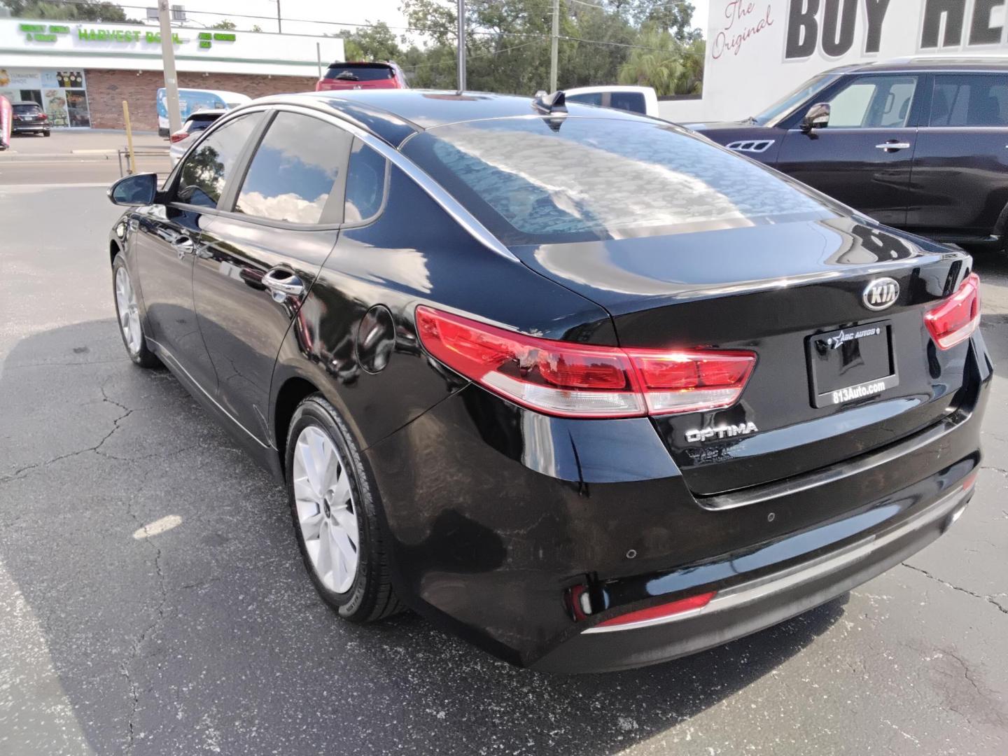 2018 BLACK /Grey Kia Optima LX (5XXGT4L35JG) with an 2.4L L4 DOHC 16V engine, 6A transmission, located at 6112 N Florida Avenue, Tampa, FL, 33604, (888) 521-5131, 27.954929, -82.459534 - 499$ DOWN PLUS TAX & TAG. - Photo#4