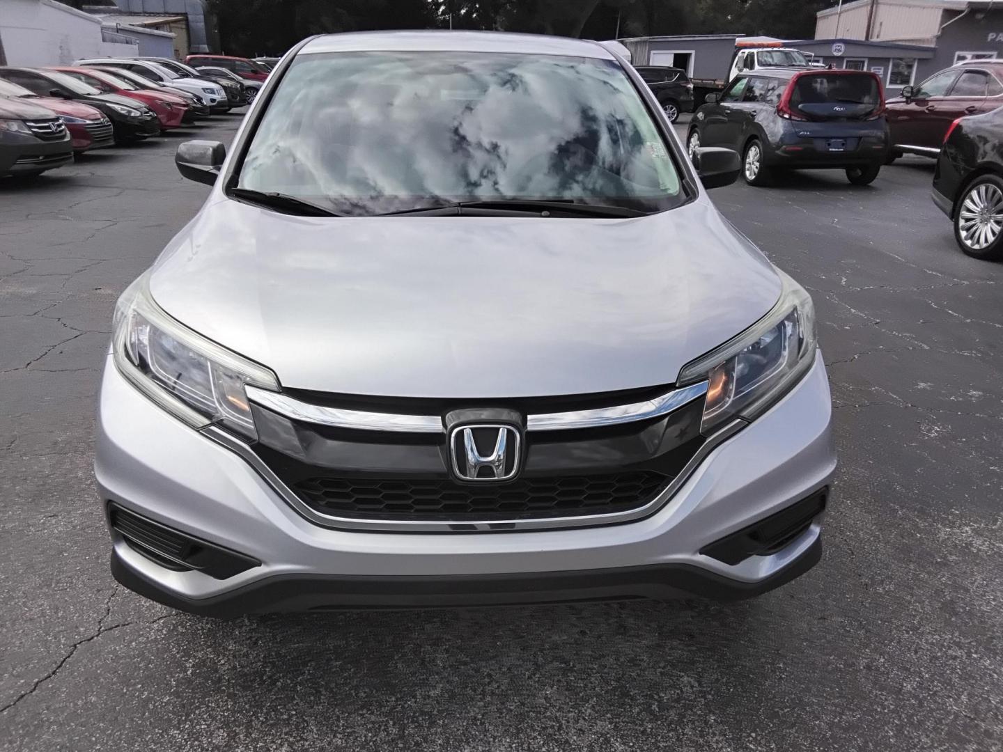 2016 GRAY /Beige Honda CR-V SE 2WD (2HKRM3H45GH) with an 2.4L L4 DOHC 16V engine, CVT transmission, located at 6112 N Florida Avenue, Tampa, FL, 33604, (888) 521-5131, 27.954929, -82.459534 - 499$ down plus tax & tag. - Photo#2