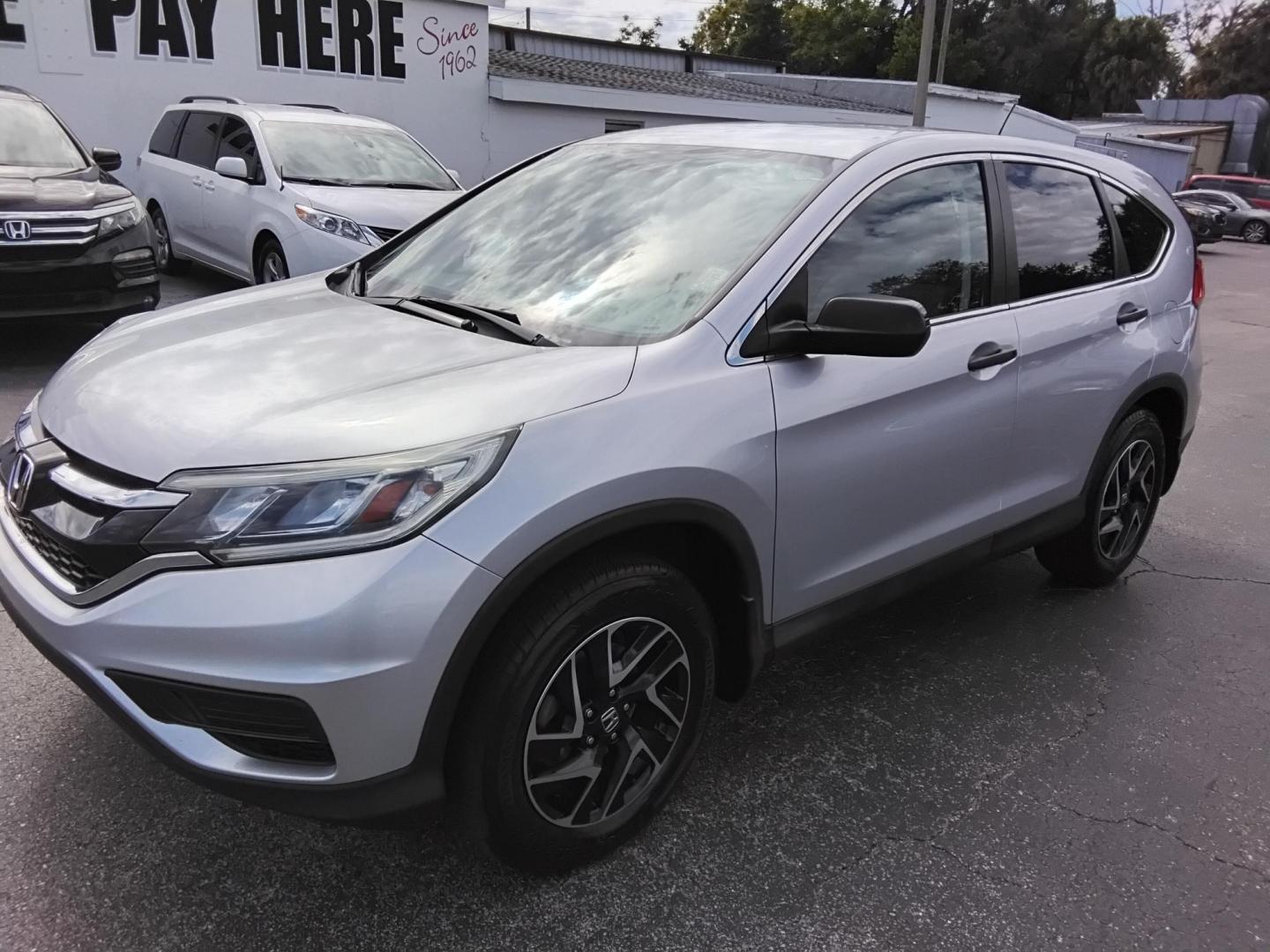 2016 GRAY /Beige Honda CR-V SE 2WD (2HKRM3H45GH) with an 2.4L L4 DOHC 16V engine, CVT transmission, located at 6112 N Florida Avenue, Tampa, FL, 33604, (888) 521-5131, 27.954929, -82.459534 - 499$ down plus tax & tag. - Photo#9