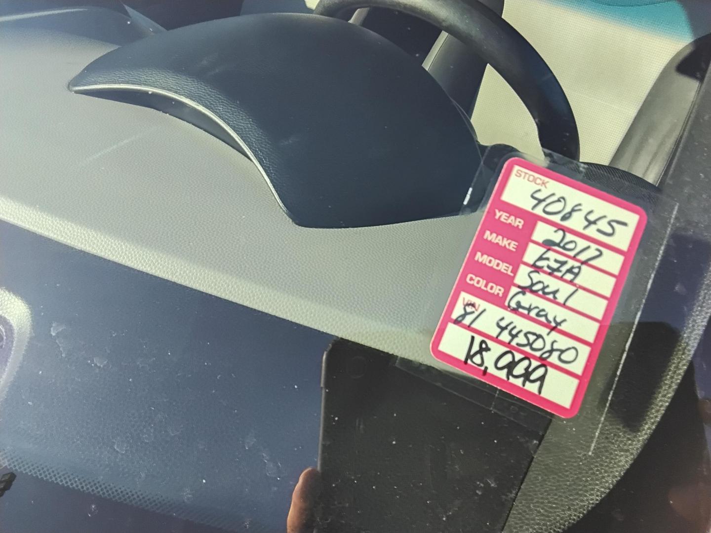 2017 GRAY /Black Kia Soul ! (KNDJN2A25H7) with an 1.6L L4 DOHC 16V engine, 6A transmission, located at 6112 N Florida Avenue, Tampa, FL, 33604, (888) 521-5131, 27.954929, -82.459534 - 499$ down plus tax & tag. - Photo#11