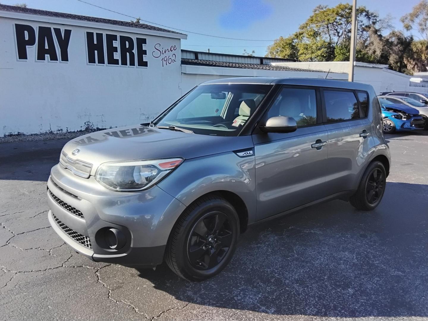 2017 GRAY /Black Kia Soul ! (KNDJN2A25H7) with an 1.6L L4 DOHC 16V engine, 6A transmission, located at 6112 N Florida Avenue, Tampa, FL, 33604, (888) 521-5131, 27.954929, -82.459534 - 499$ down plus tax & tag. - Photo#2
