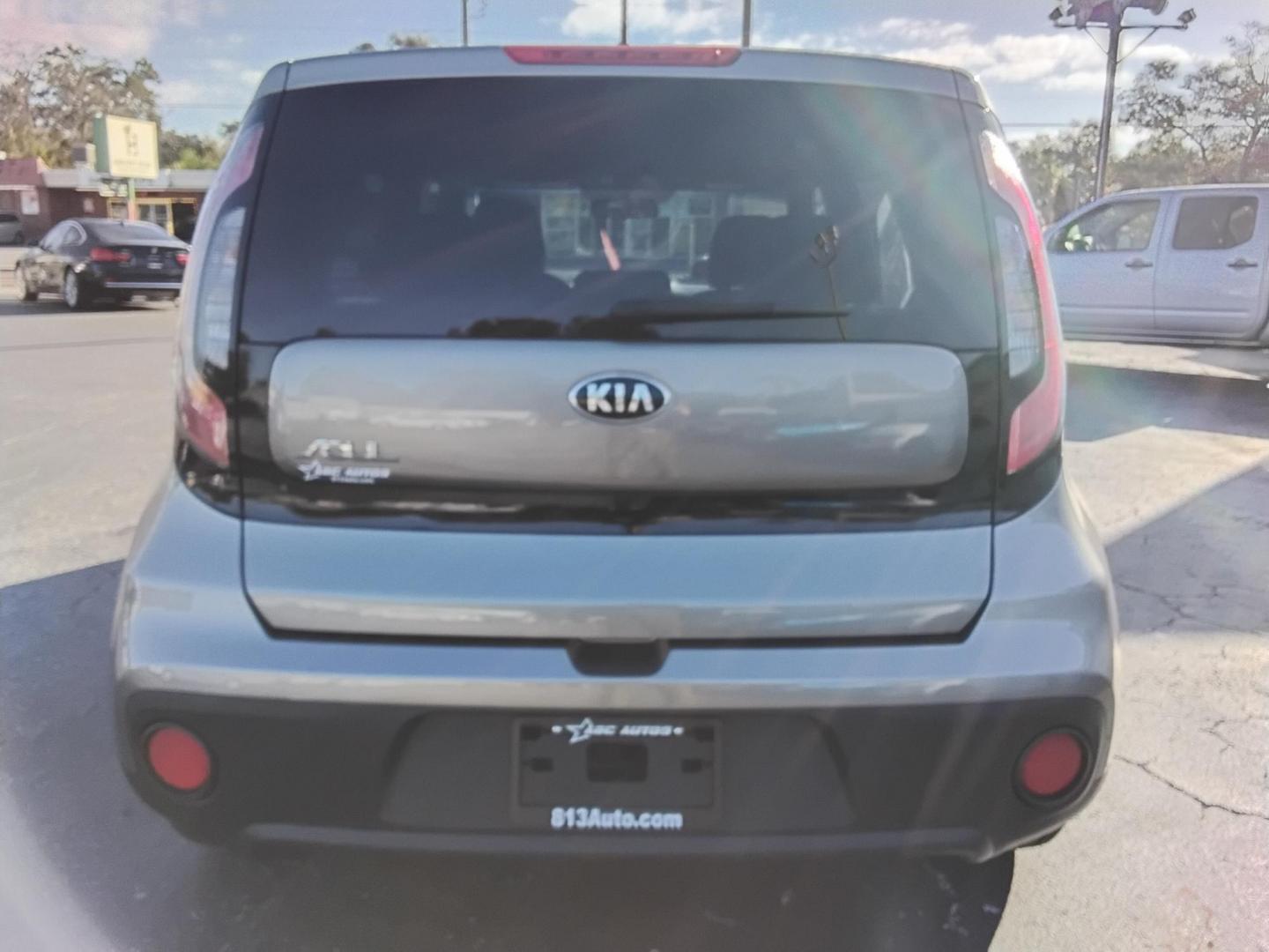 2017 GRAY /Black Kia Soul ! (KNDJN2A25H7) with an 1.6L L4 DOHC 16V engine, 6A transmission, located at 6112 N Florida Avenue, Tampa, FL, 33604, (888) 521-5131, 27.954929, -82.459534 - 499$ down plus tax & tag. - Photo#4