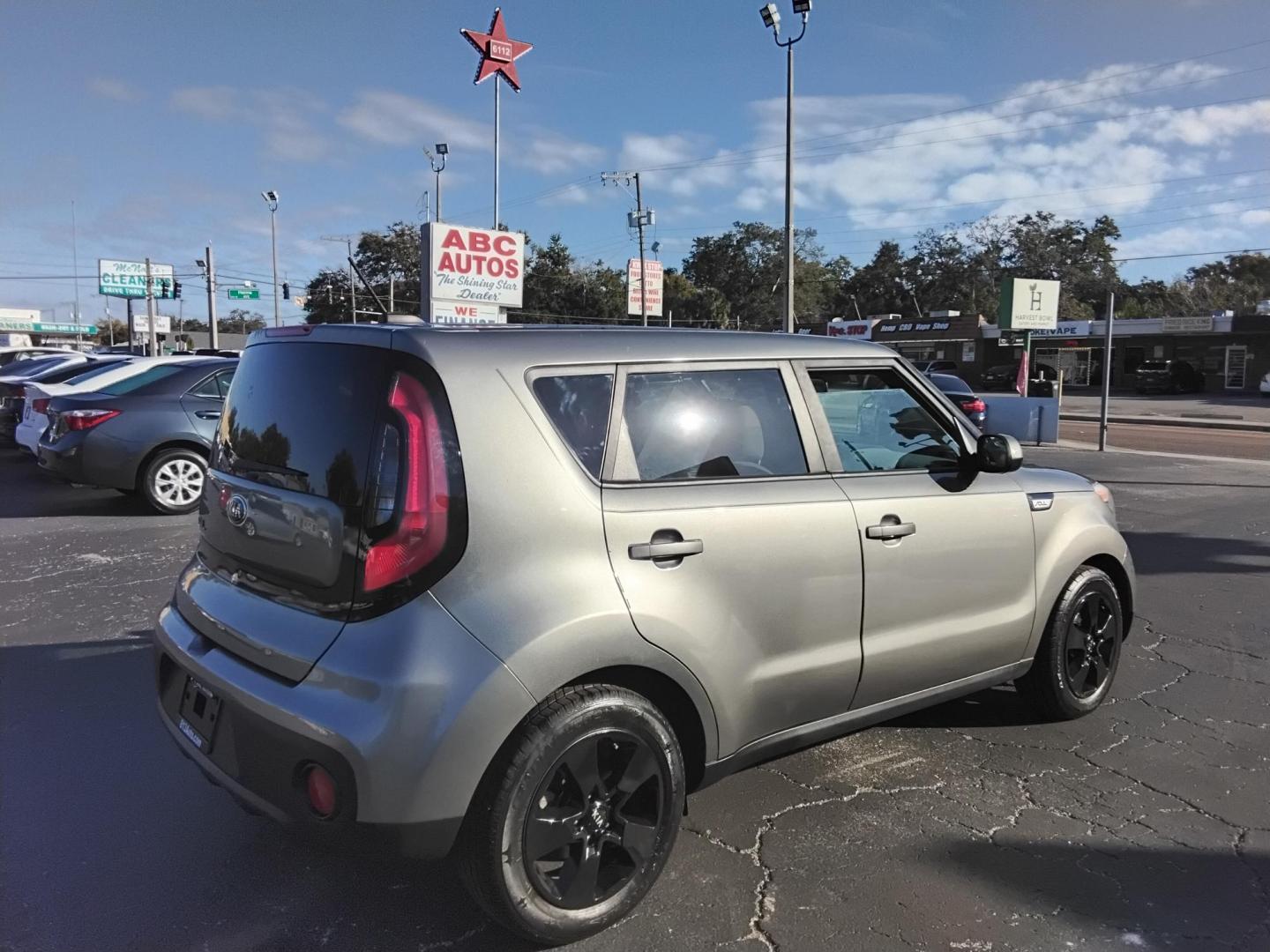 2017 GRAY /Black Kia Soul ! (KNDJN2A25H7) with an 1.6L L4 DOHC 16V engine, 6A transmission, located at 6112 N Florida Avenue, Tampa, FL, 33604, (888) 521-5131, 27.954929, -82.459534 - 499$ down plus tax & tag. - Photo#3