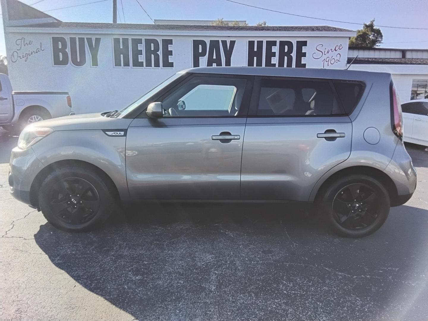 2017 GRAY /Black Kia Soul ! (KNDJN2A25H7) with an 1.6L L4 DOHC 16V engine, 6A transmission, located at 6112 N Florida Avenue, Tampa, FL, 33604, (888) 521-5131, 27.954929, -82.459534 - 499$ down plus tax & tag. - Photo#0