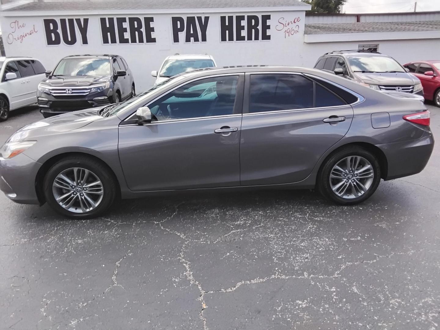 2017 /Black Toyota Camry SE (4T1BF1FK5HU) with an 2.5L L4 DOHC 16V engine, 6A transmission, located at 6112 N Florida Avenue, Tampa, FL, 33604, (888) 521-5131, 27.954929, -82.459534 - 499$ down plus tax & tag. - Photo#0
