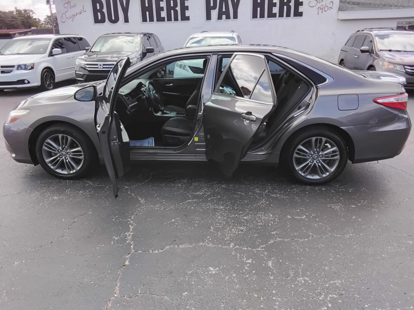 2017 /Black Toyota Camry SE (4T1BF1FK5HU) with an 2.5L L4 DOHC 16V engine, 6A transmission, located at 6112 N Florida Avenue, Tampa, FL, 33604, (888) 521-5131, 27.954929, -82.459534 - 499$ down plus tax & tag. - Photo#1