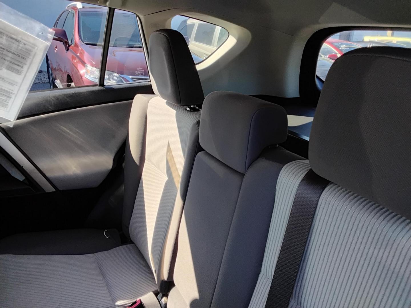 2014 SILVER /Grey Toyota RAV4 LE FWD (JTMZFREV1EJ) with an 2.5L L4 DOHC 16V engine, 6-Speed Automatic transmission, located at 6112 N Florida Avenue, Tampa, FL, 33604, (888) 521-5131, 27.954929, -82.459534 - 499$ down plus tax & tag. - Photo#10